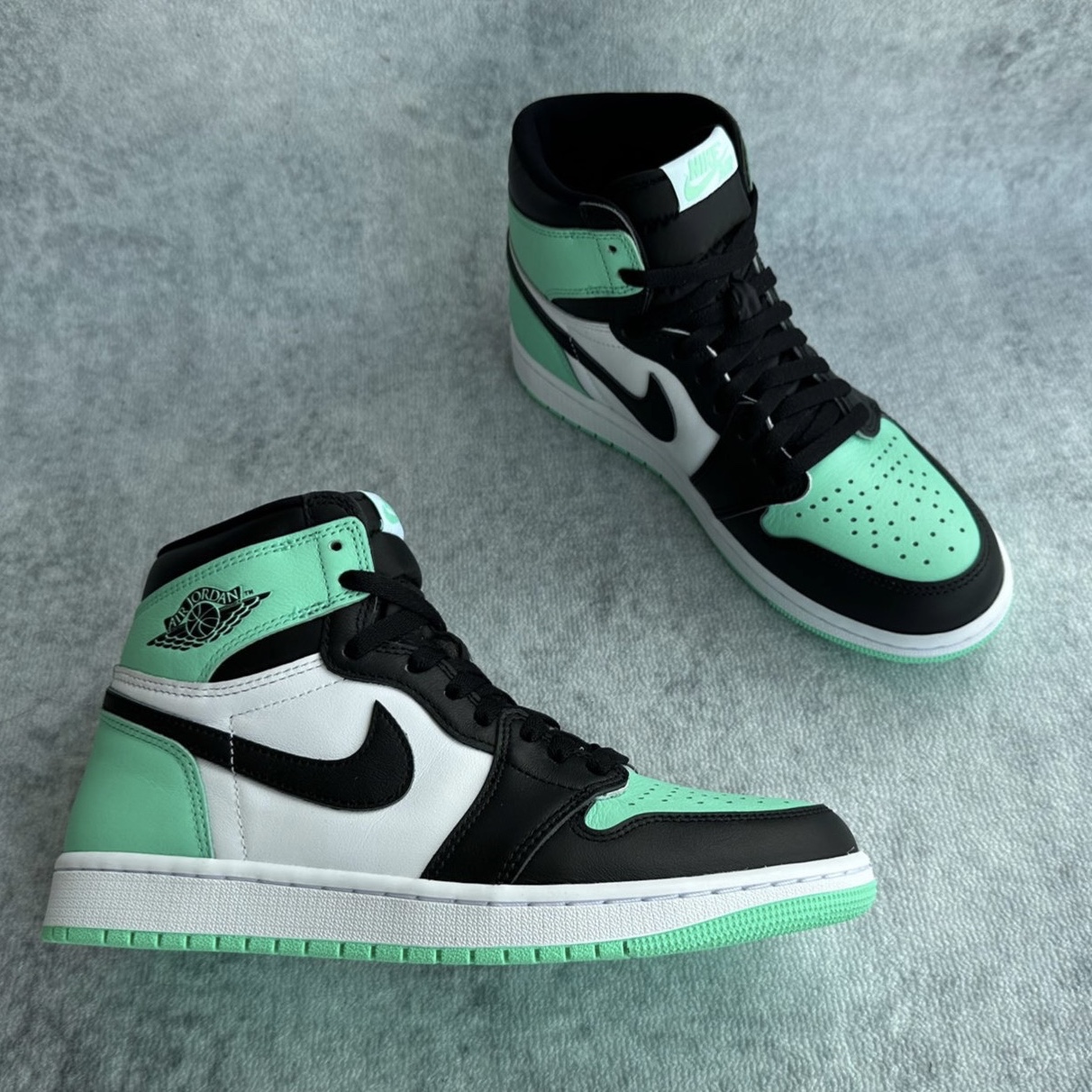 Jordan 1 Retro High OG Green Glow 착용 스타일 - 1