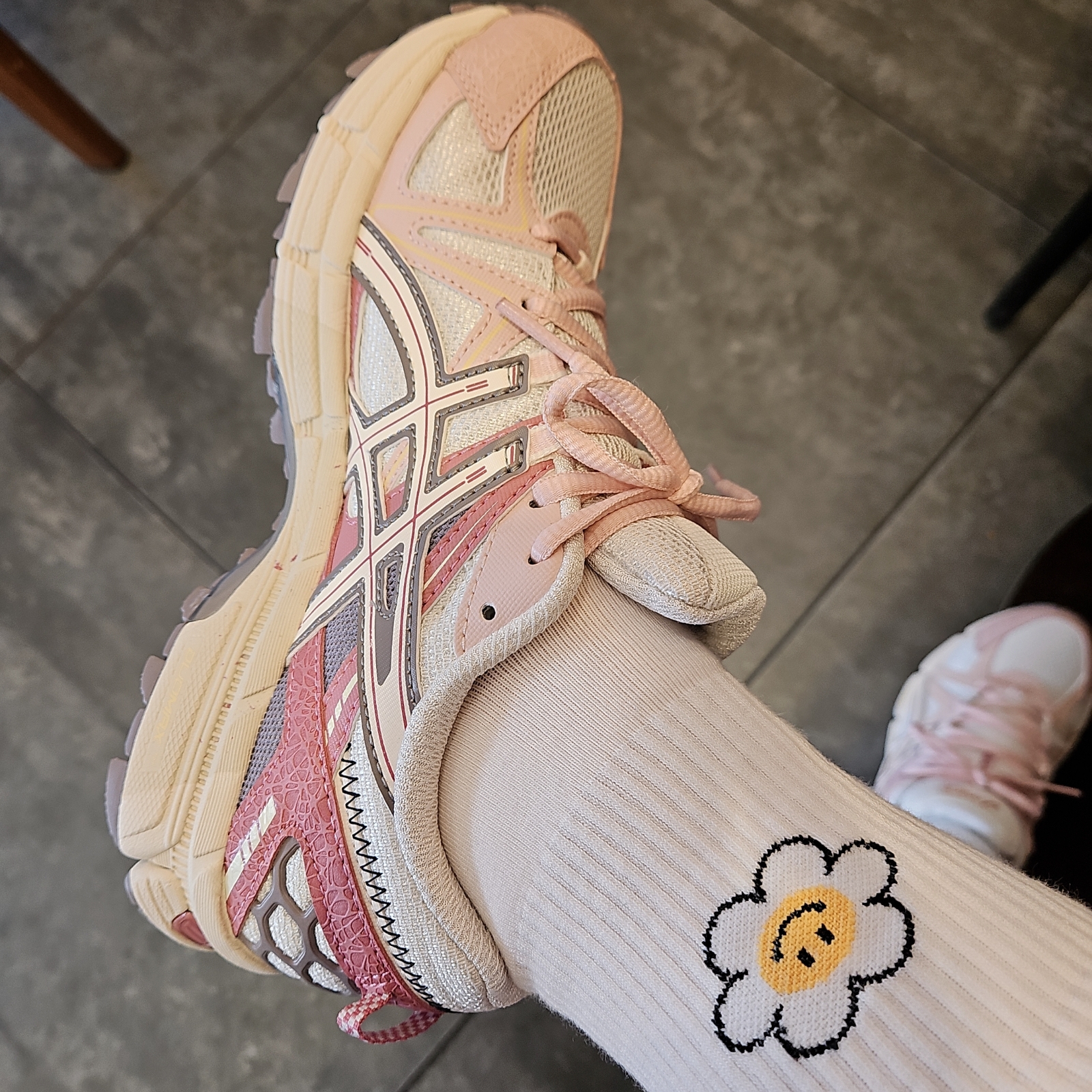 (W) Asics Gel-Kahana 8 White Pink 착용 스타일