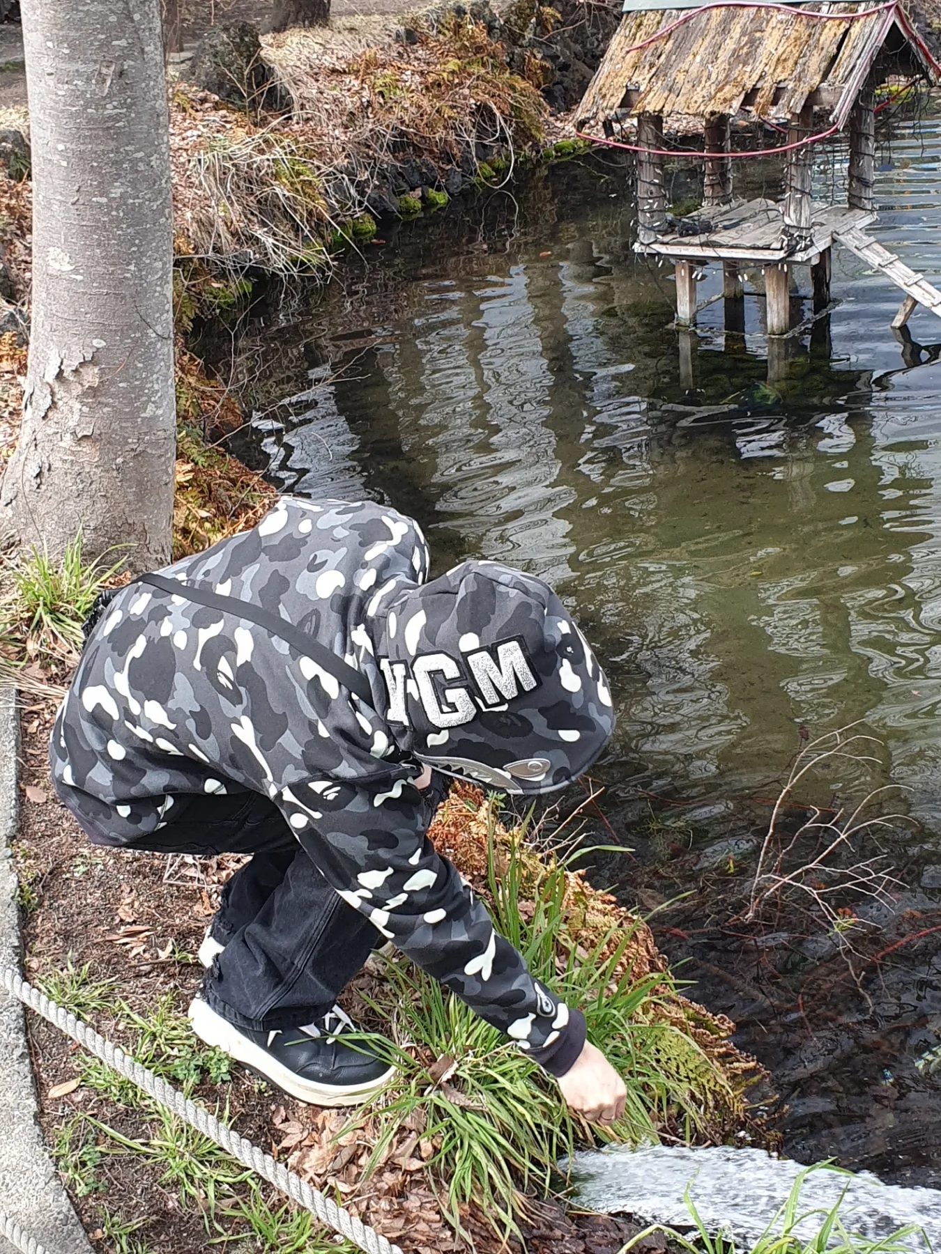 Converse x Drkshdw Turbowpn Black Cream, BAPE City Camo Shark Full Zip Hoodie Black 착용 스타일