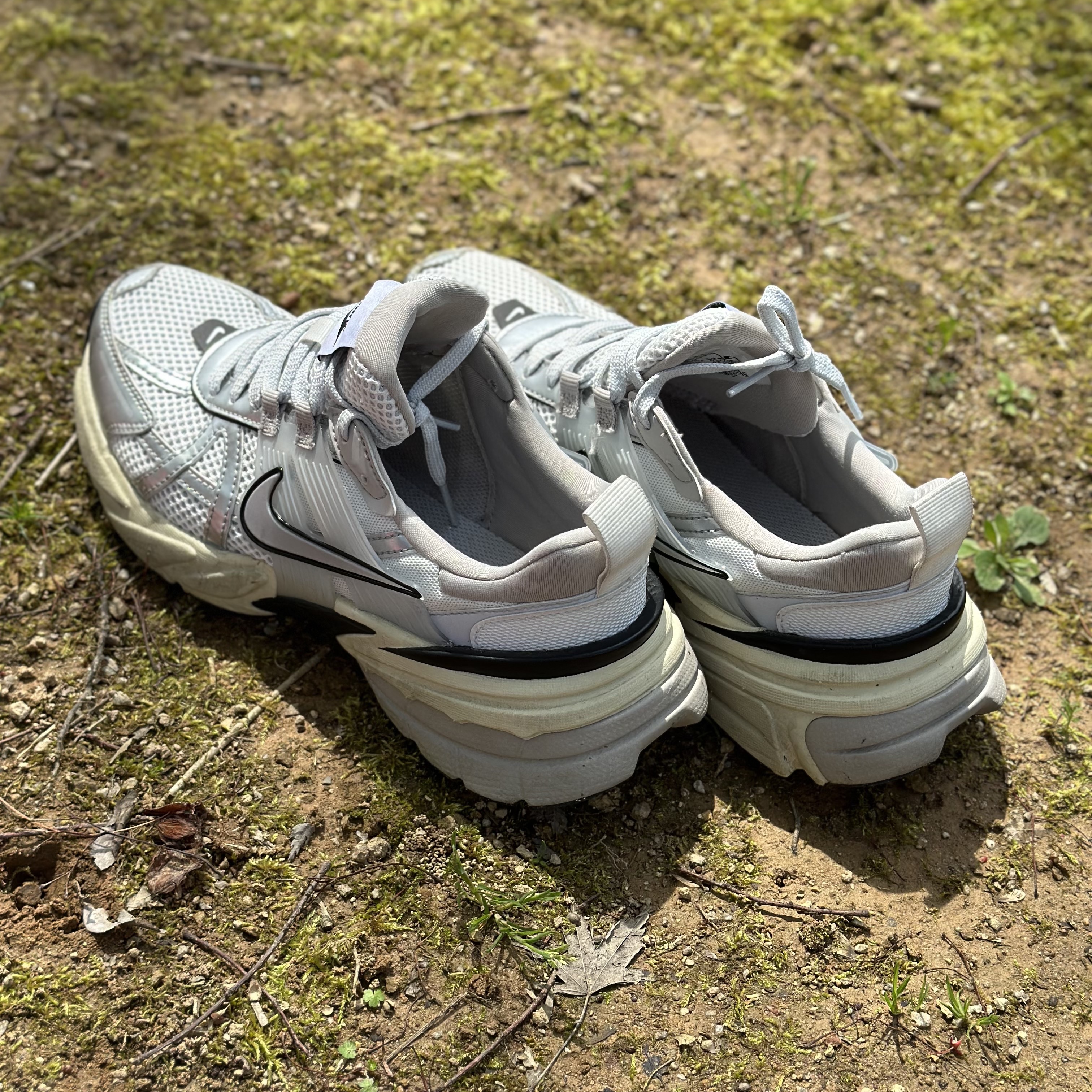 Nike V2K Run Summit White Metallic Silver 착용 스타일