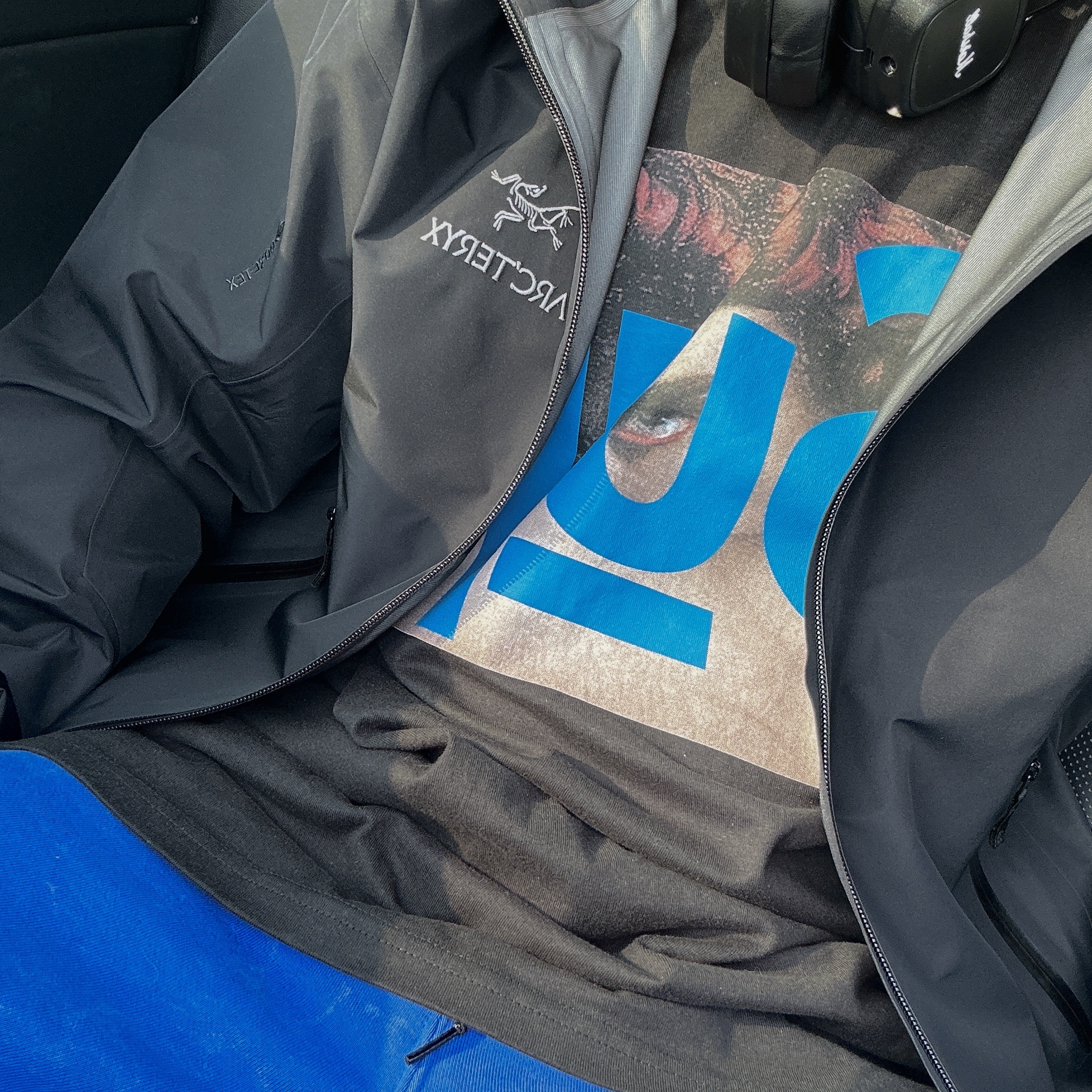 Supreme x Undercover Face T-Shirt Black - 23SS, Arc'teryx Beta LT Jacket Black 착용 스타일