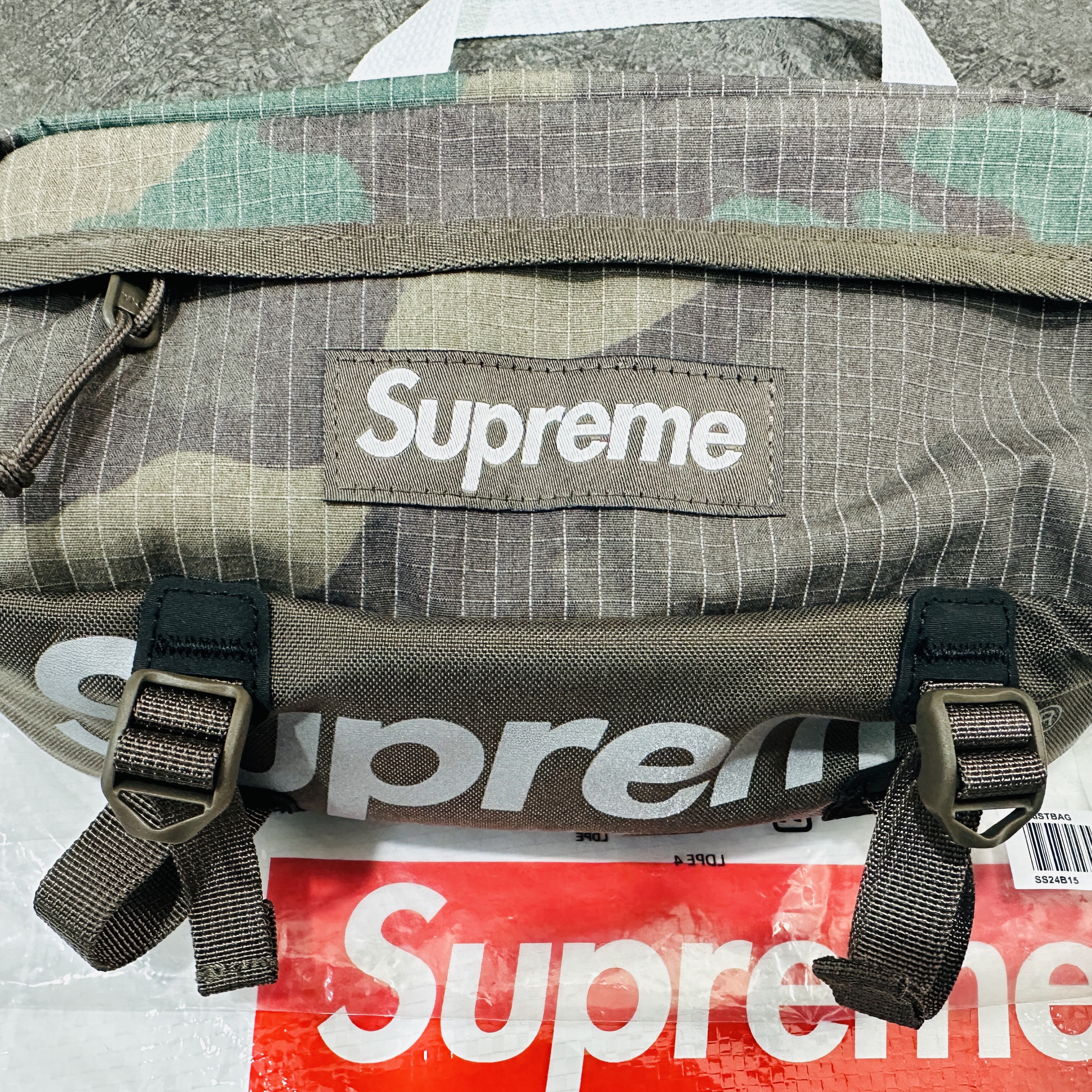 Supreme Waist Bag Woodland Camo - 24SS 착용 스타일