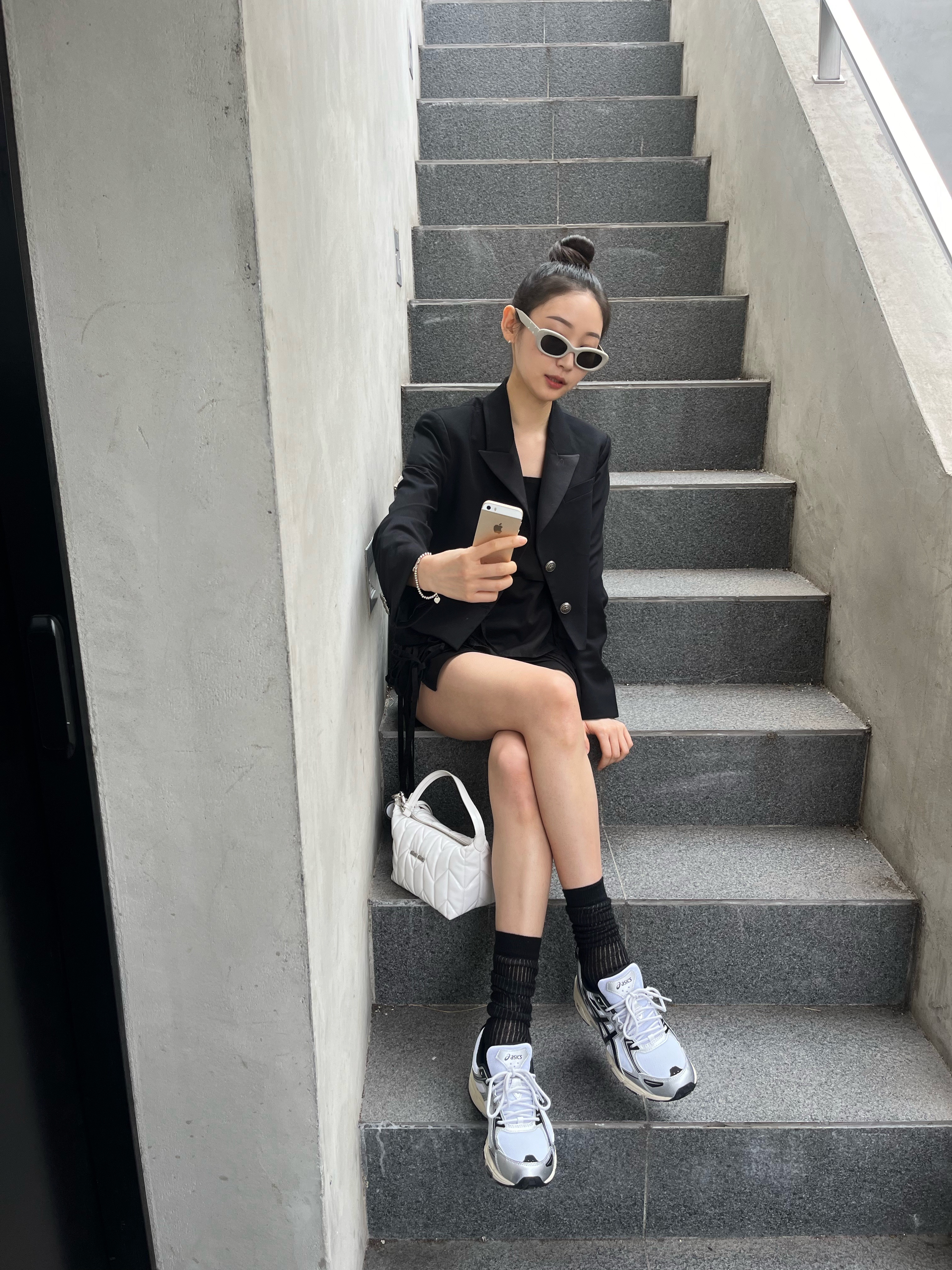 Gentle Monster x Maison Margiela MM004 Grey Black, Asics Gel-Venture 6 White Black 착용 스타일