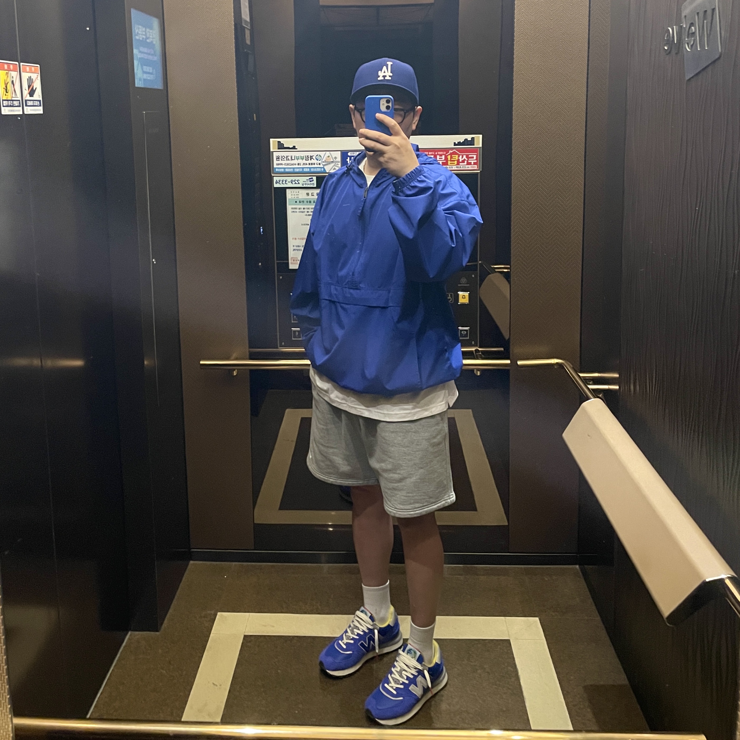Nike NRG Solo Swoosh Fleece Shorts Dark Grey Heather - Asia, New Balance x Bodega 574 Legacy Departure 착용 스타일 - 2