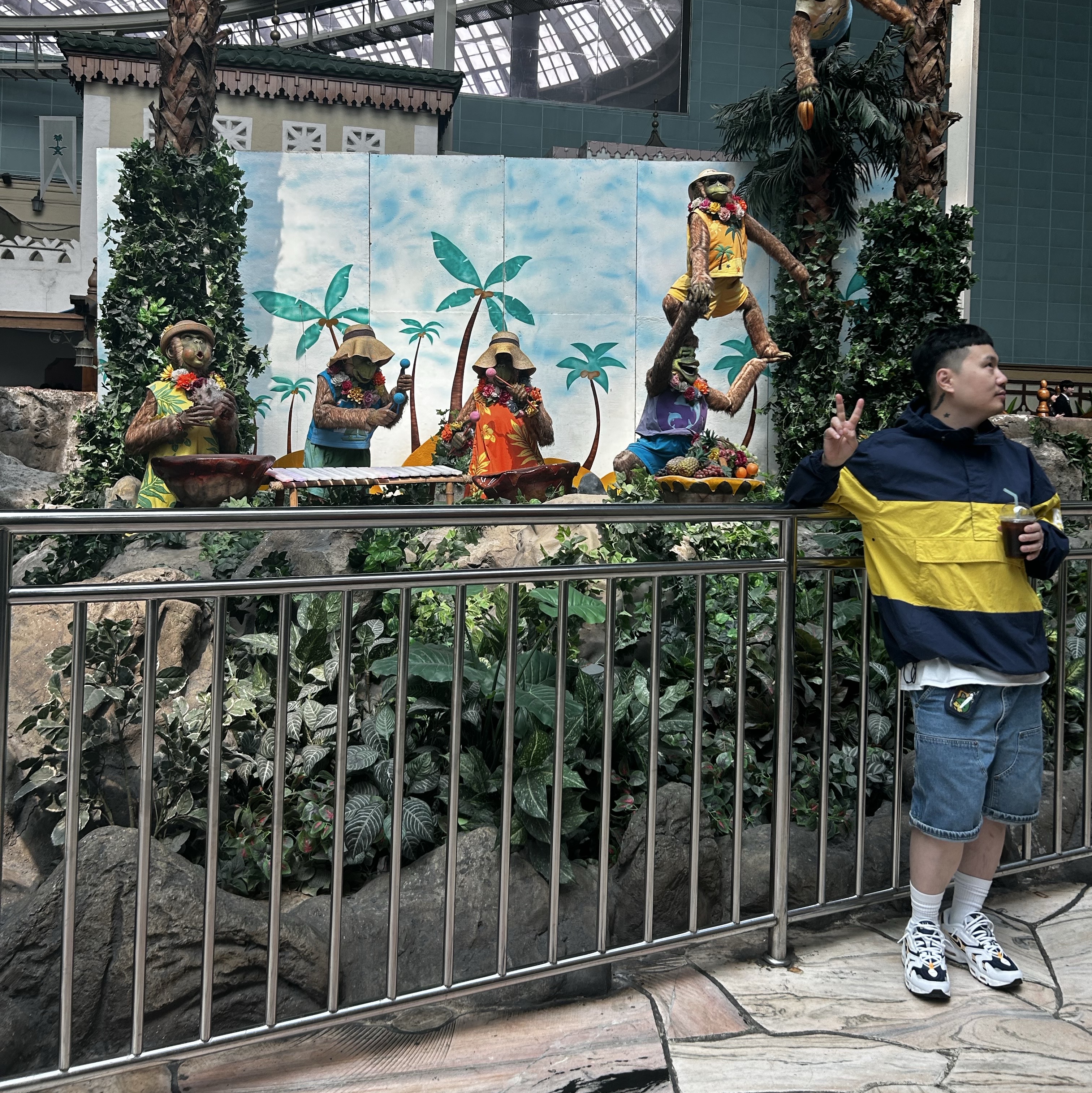 Palace x Gap Windbreaker Blue Yellow - 24SS, Nike Air Max 96 II Midnight Navy 착용 스타일 - 2