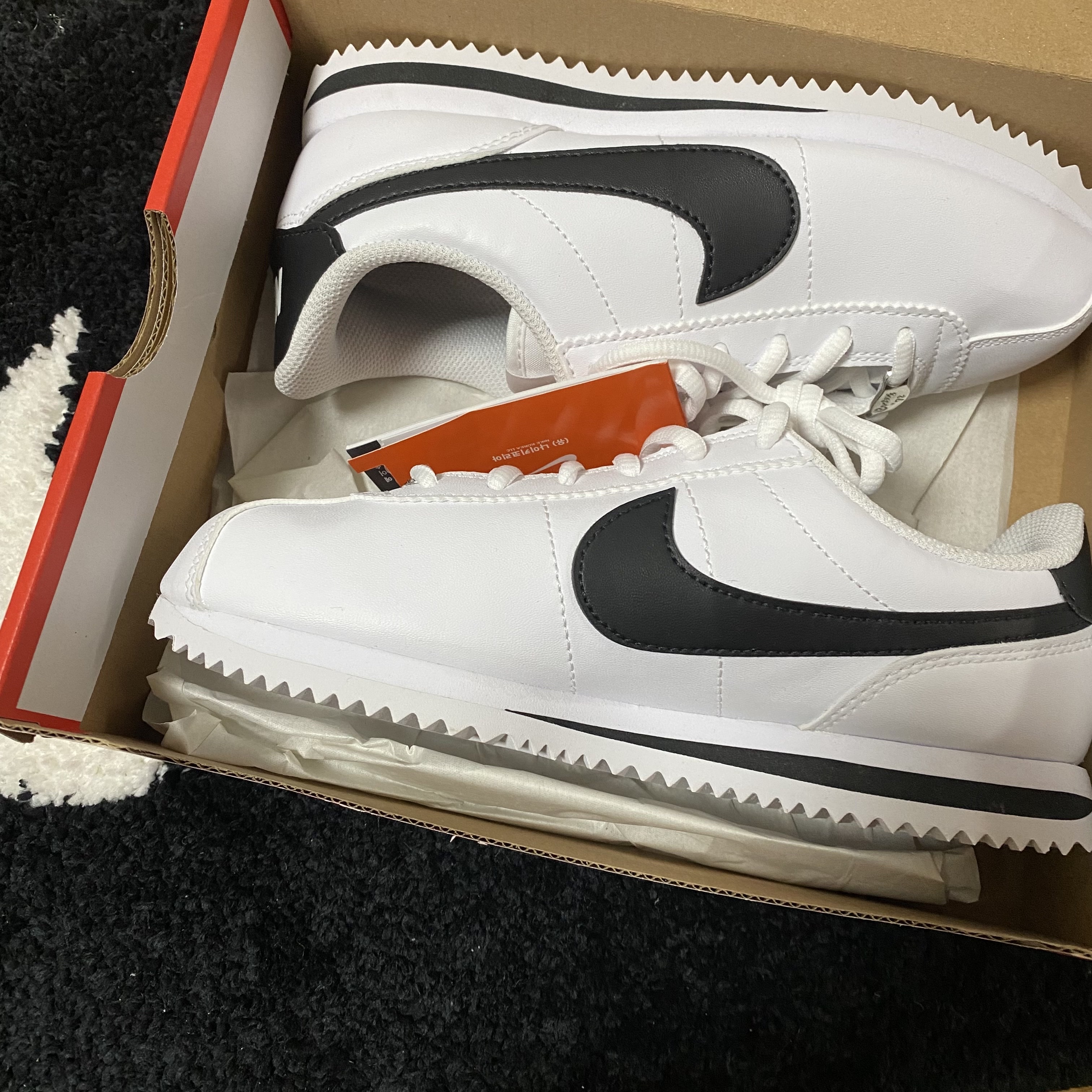 (GS) Nike Cortez Basic SL White Black 착용 스타일