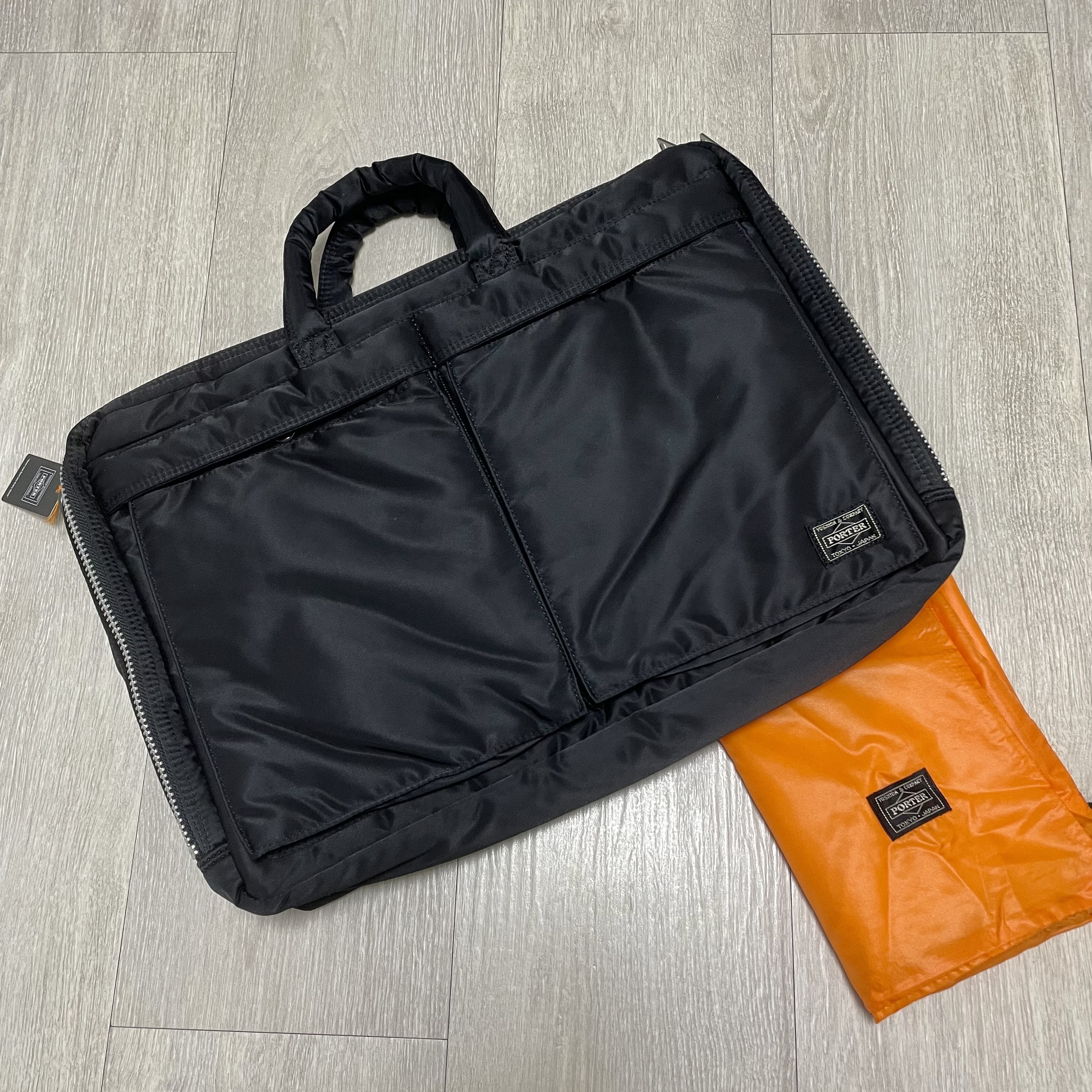 Porter Tanker 2Way Briefcase Black 착용 스타일 - 2