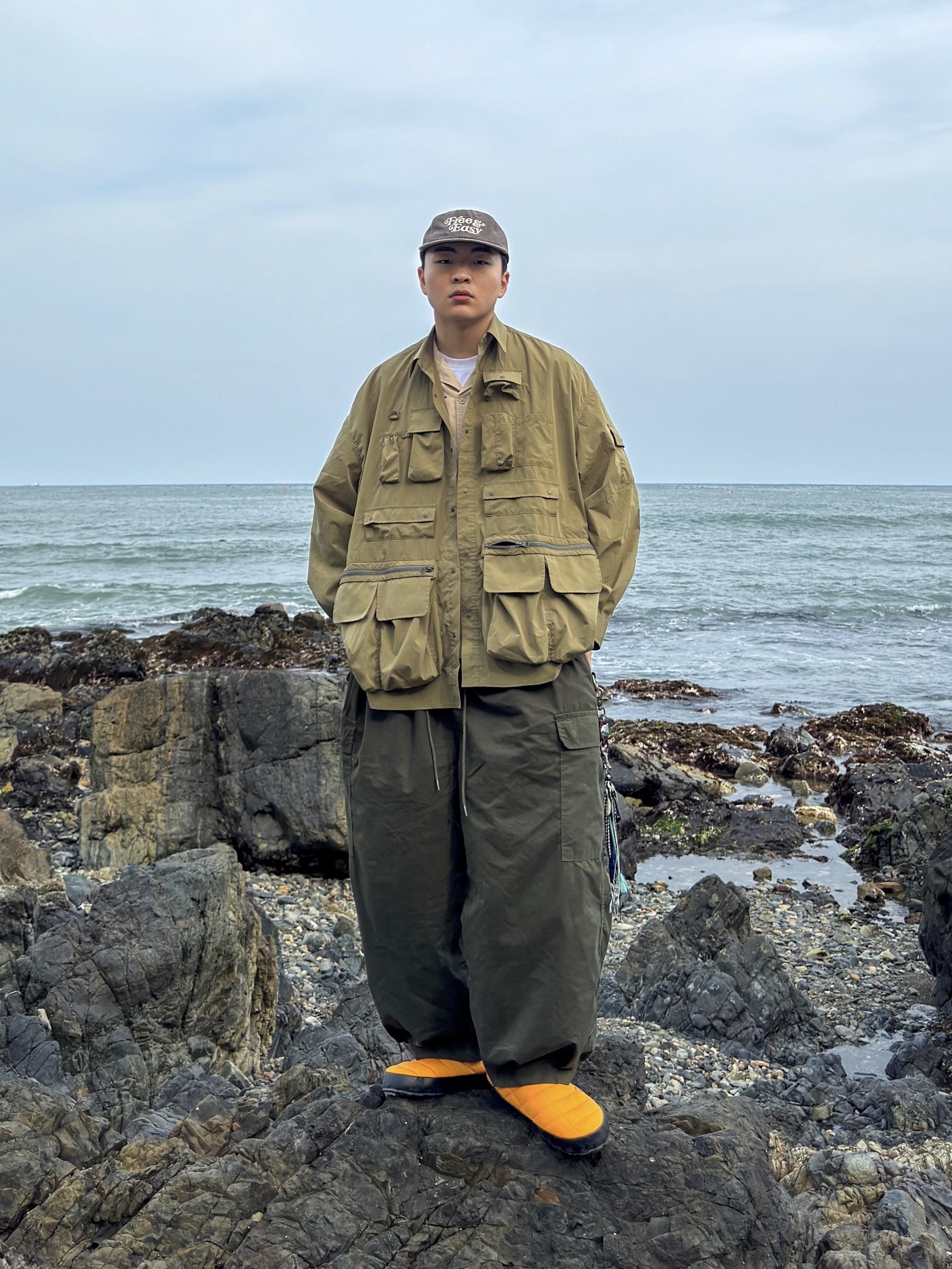The North Face Thermoball Traction Mule V Summit Gold 착용 스타일 - 2