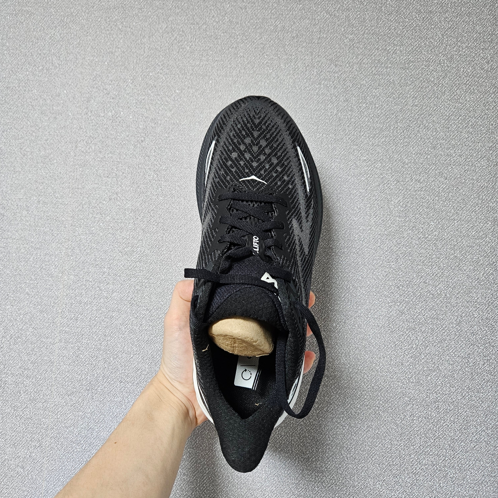 Hoka Clifton 9 Wide Black - 24SS 착용 스타일 - 2