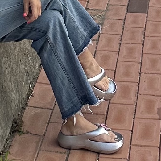 Taw&Toe x Low Classic Platform Flip Flop Silver 착용 스타일 - 2