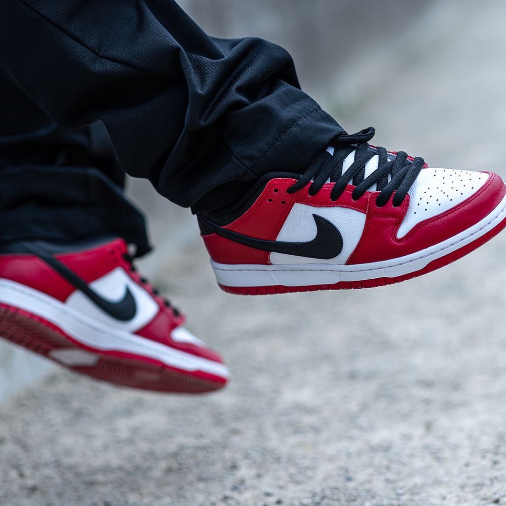 Nike SB Dunk Low Pro Chicago 착용 스타일 - 1