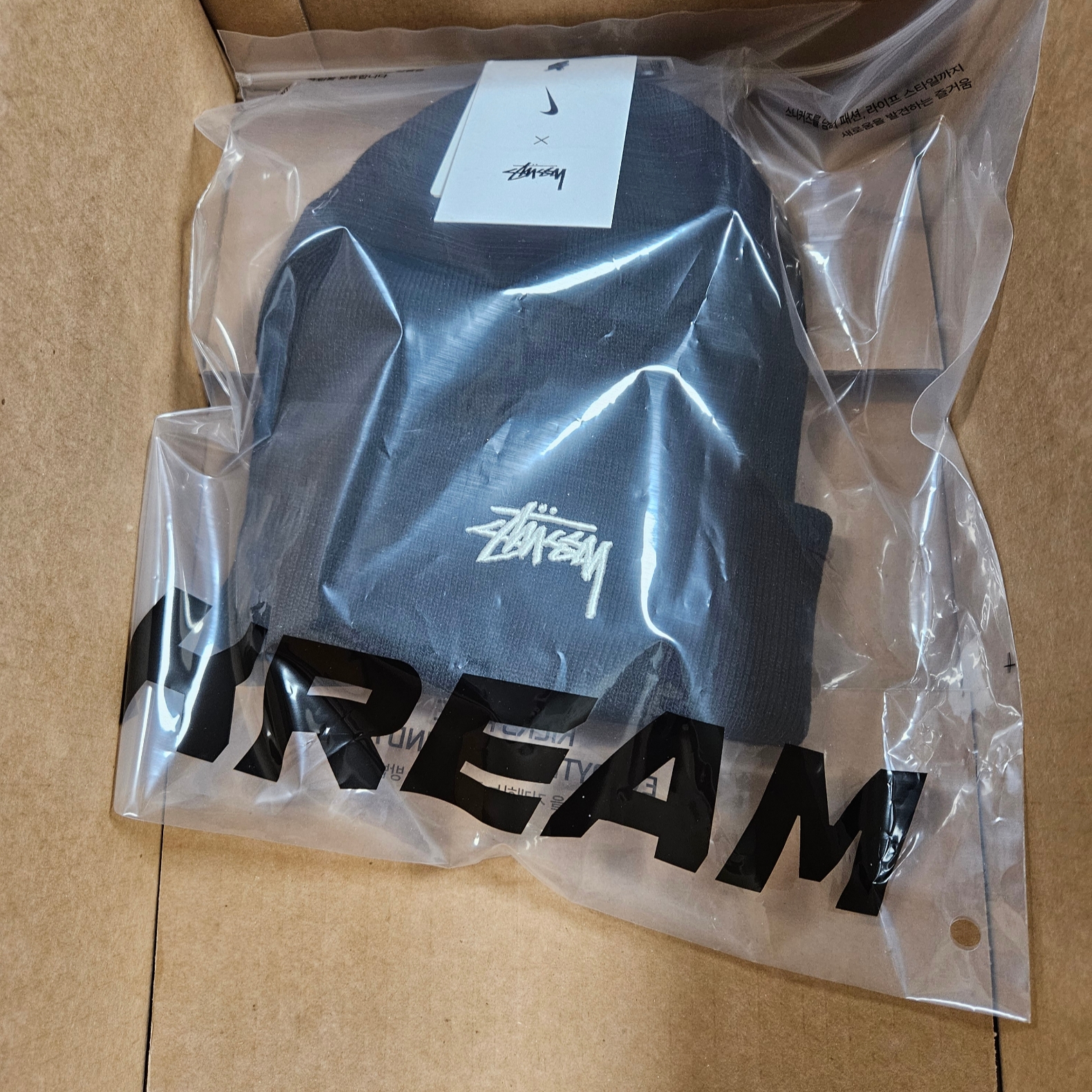 Nike x Stussy NRG Cuffed Beanie Black 착용 스타일 - 1
