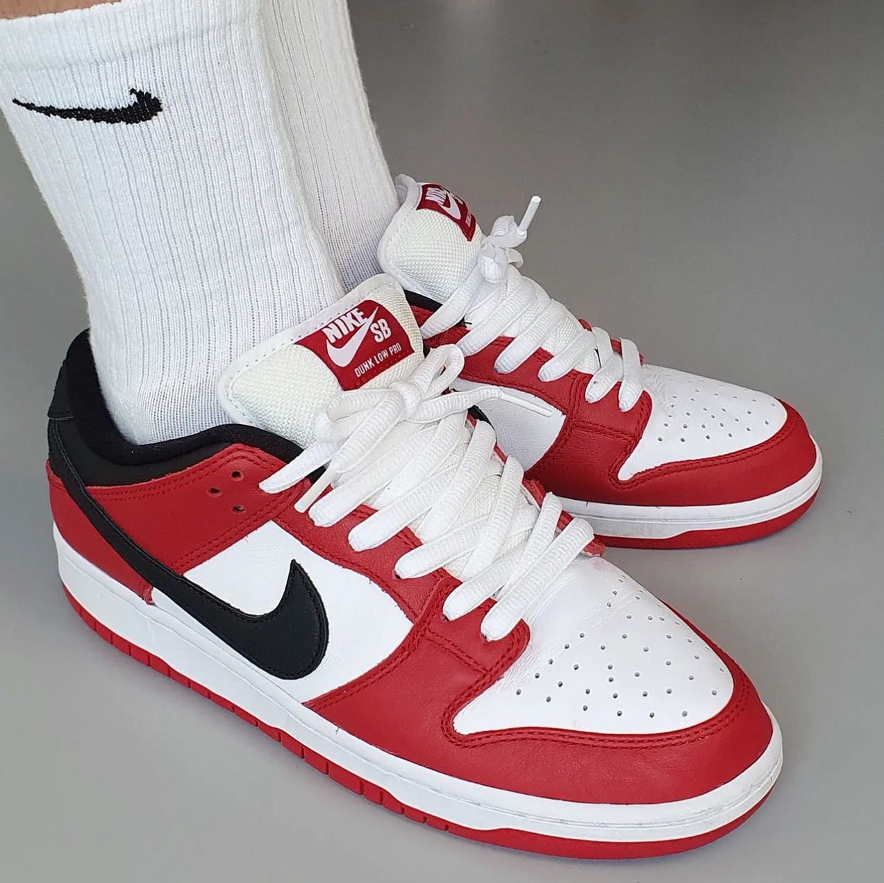 Nike SB Dunk Low Pro Chicago 착용 스타일 - 10
