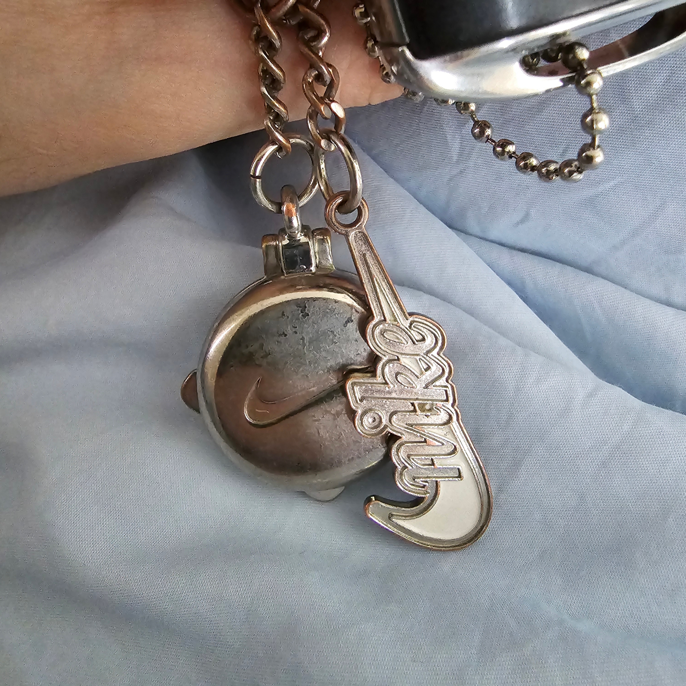 Nike 50th Anniversary Special Keyring Set 착용 스타일