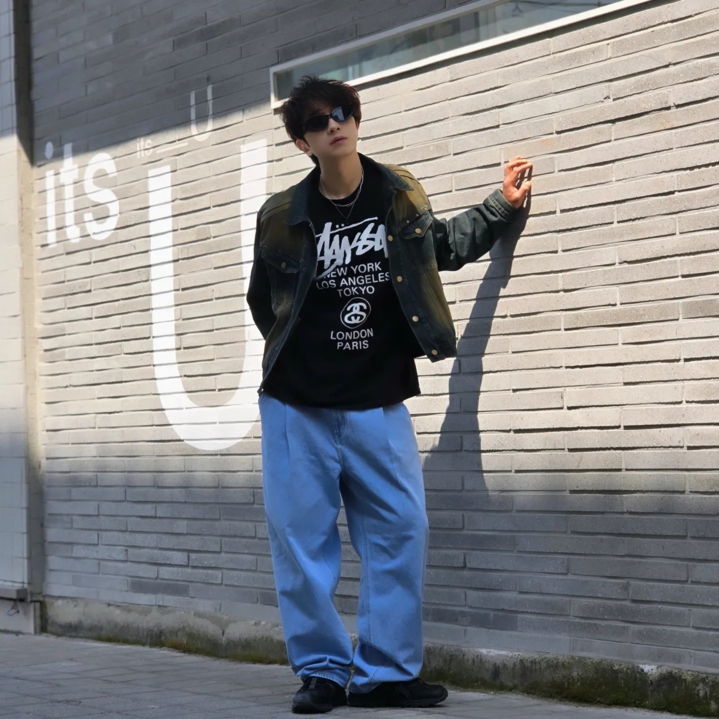 Samsung Galaxy S24 Ultra 512GB Titanium Yellow (Korean Ver.), Stussy World Tour T-Shirt Black 2023 착용 스타일 - 8