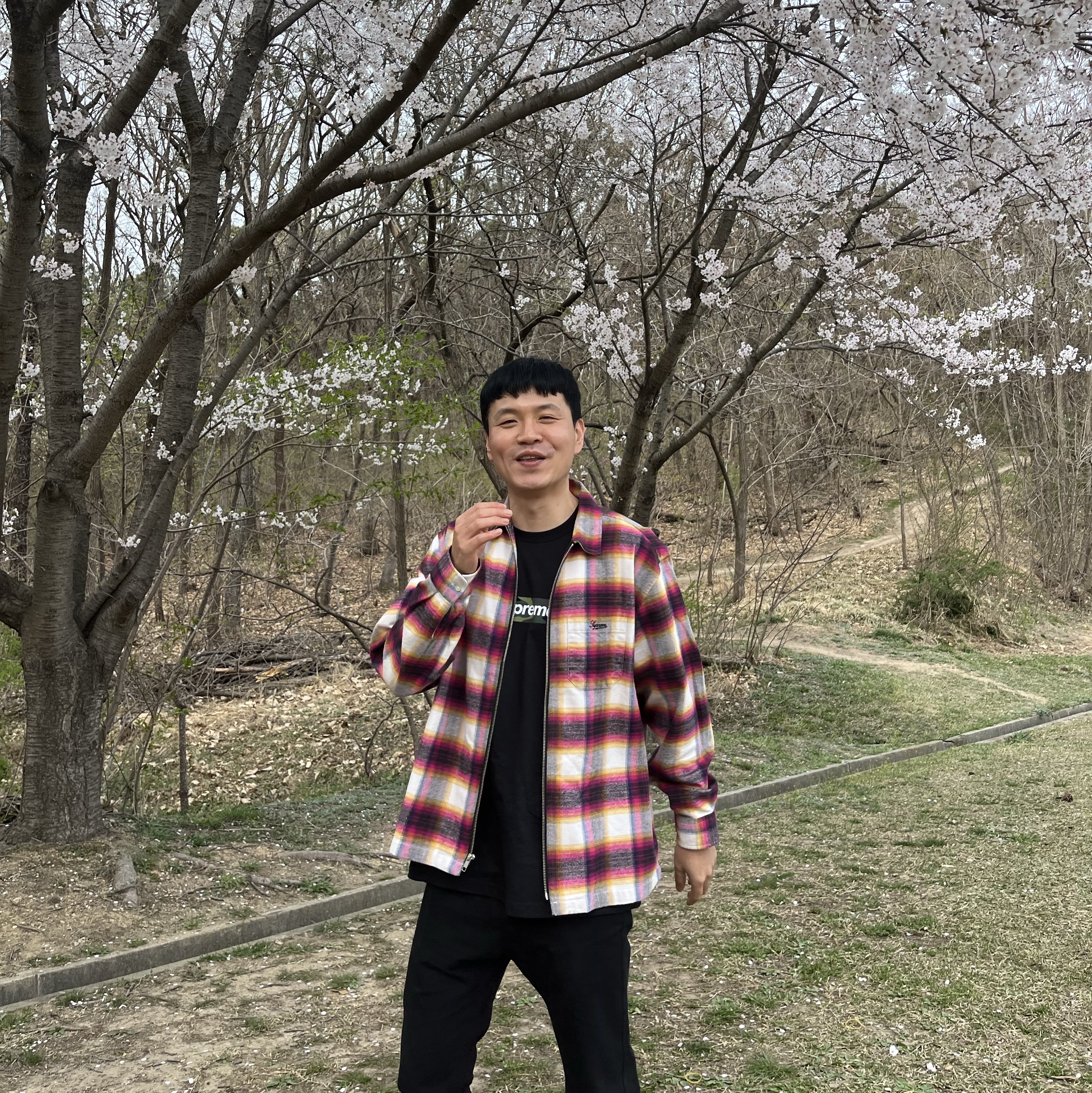 Supreme Box Logo T-Shirt Black - 23FW, Supreme Shadow Plaid Flannel Zip Up Shirt White - 24SS 착용 스타일 - 2
