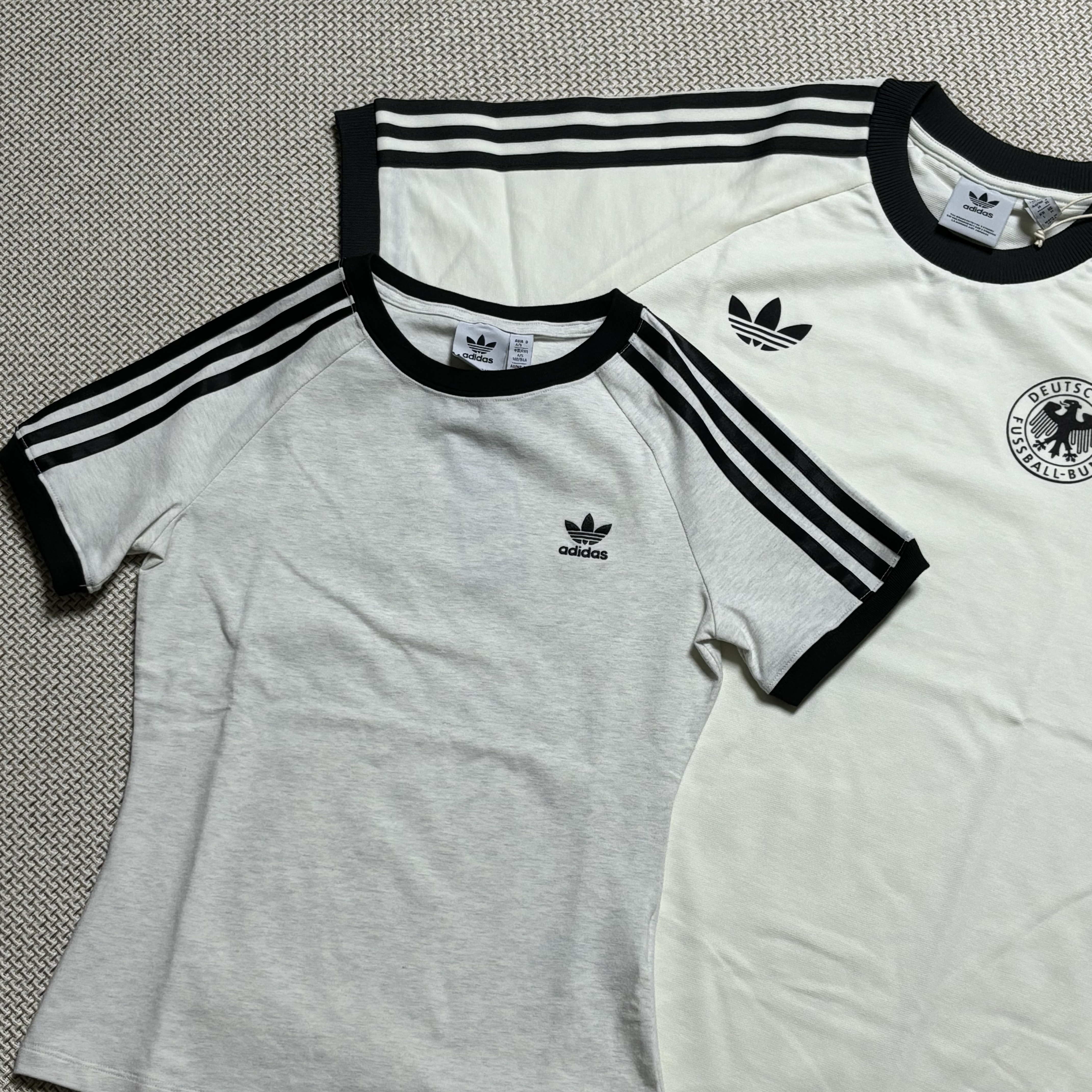 Adidas German Adicolor Classic 3-Stripes T-Shirt Off White - KR Sizing, (W) Adidas 3-Stripes Slim Raglan T-Shirt White Melange - KR Sizing 착용 스타일 - 4