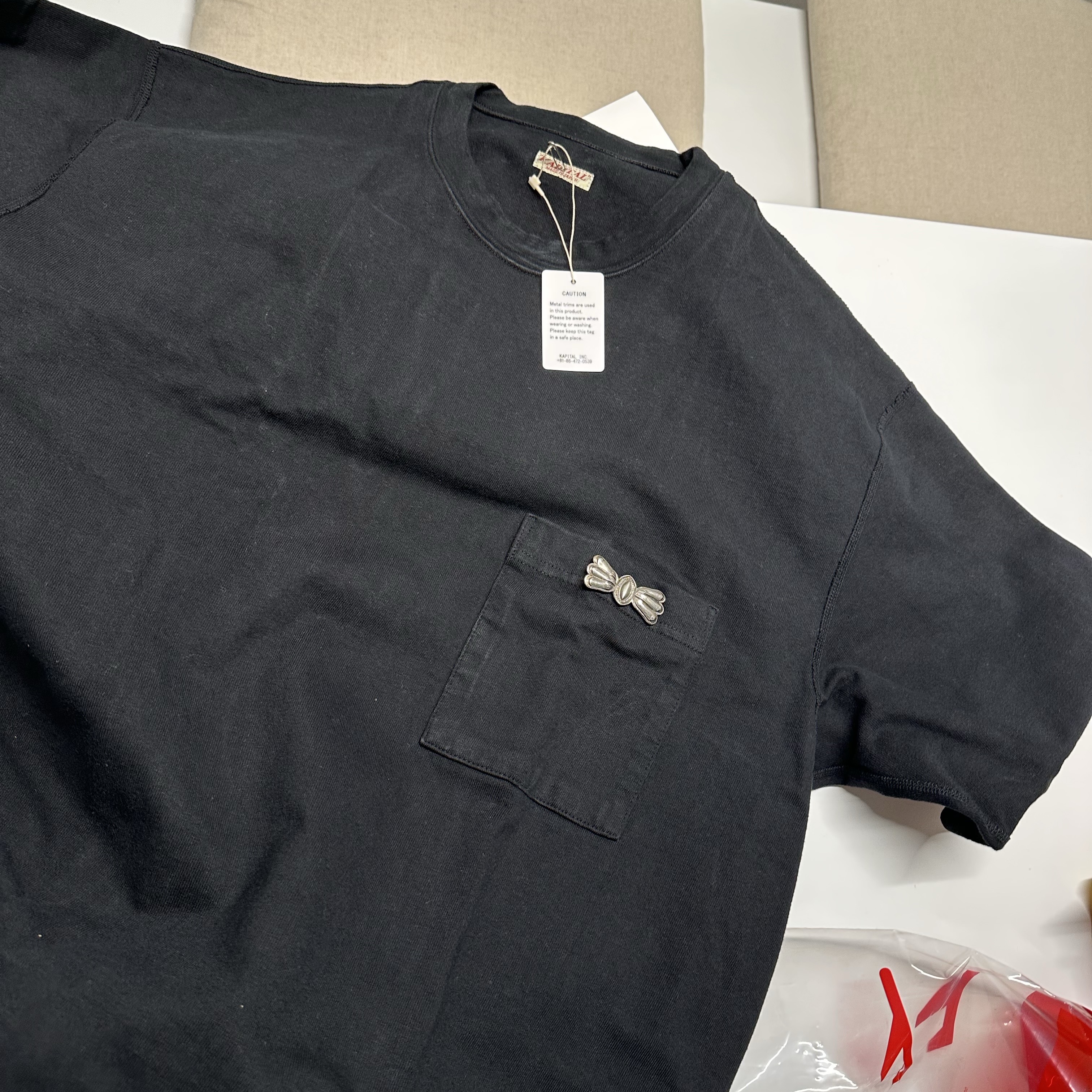 Kapital 16 Degree Butterfly Concho Pocket T-Shirt Black 착용 스타일 - 3
