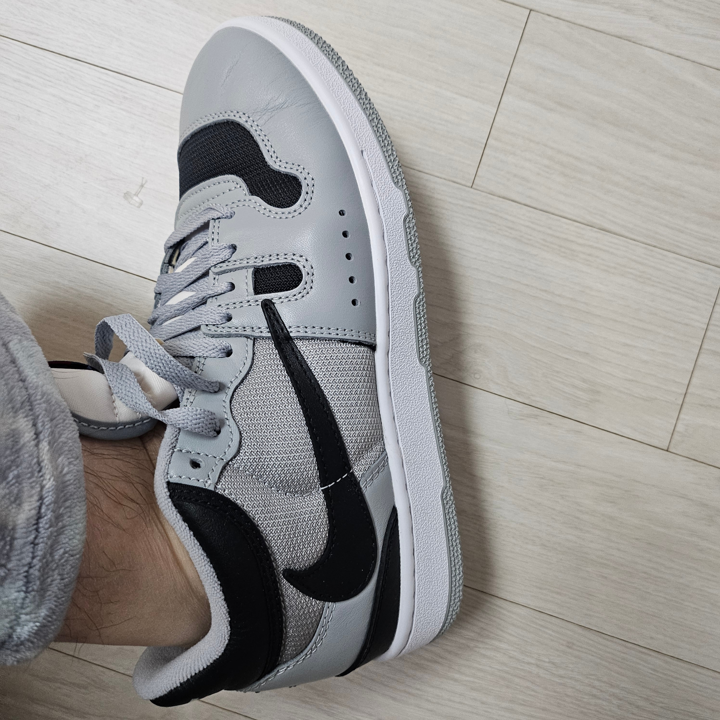 Nike x Travis Scott Mac Attack SP Light Smoke Grey 착용 스타일