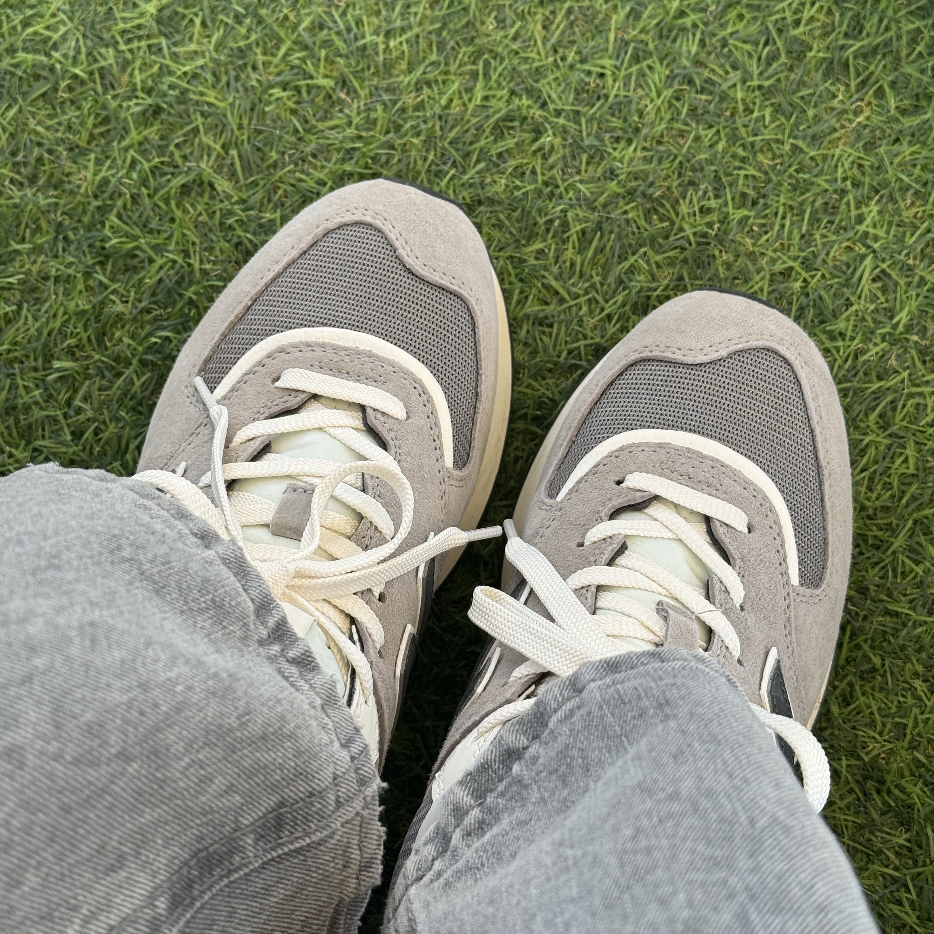 New Balance 574 Legacy Grey 착용 스타일