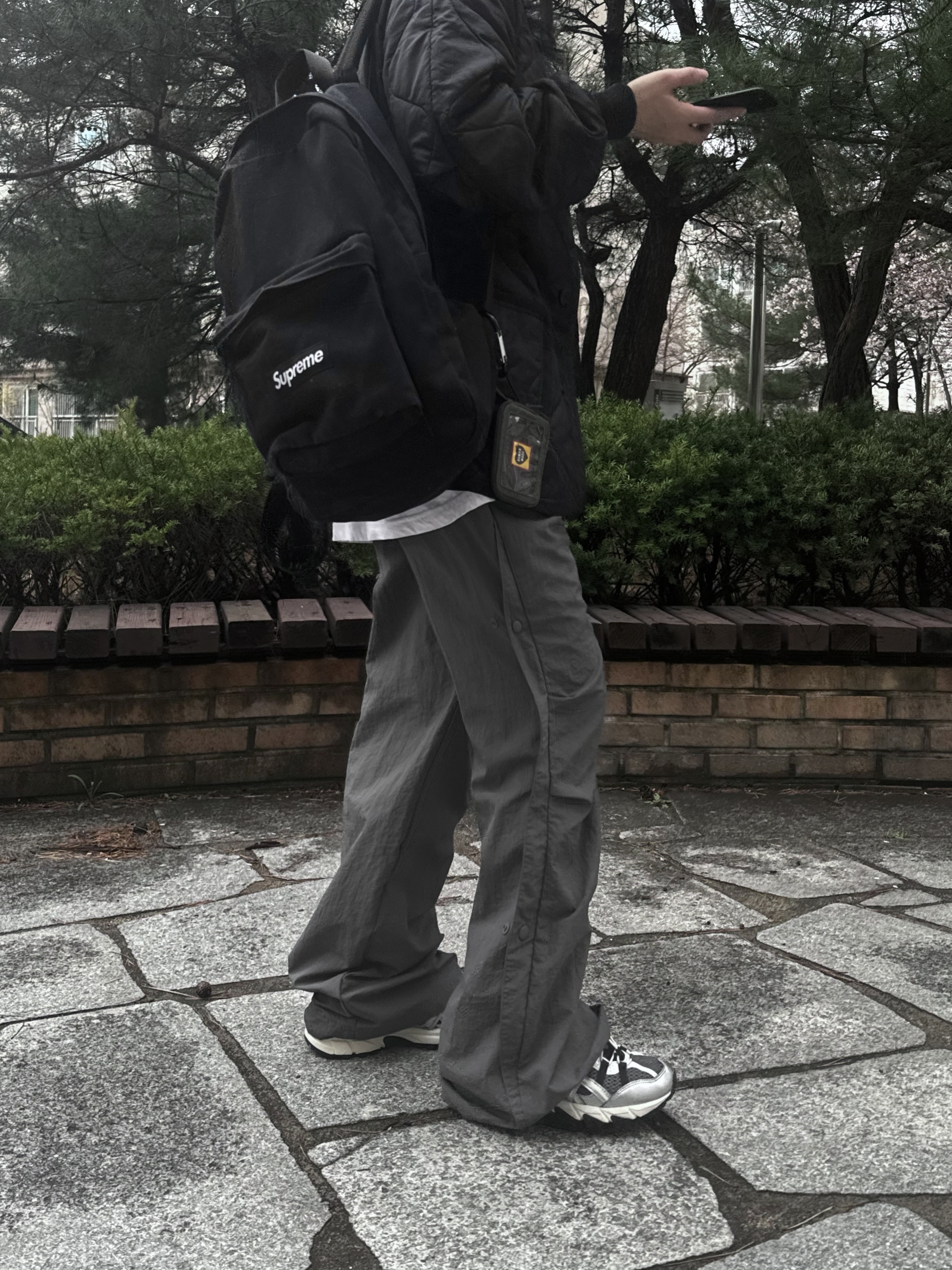 Supreme Washed Chino Twill Camp Cap Dirty Indigo - 24SS, Supreme Canvas Backpack Black 착용 스타일 - 2