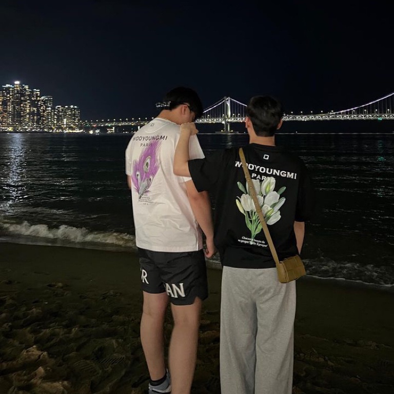 Wooyoungmi Feather Back Logo T-Shirt White - 23SS, Wooyoungmi Flower Print Back Logo T-Shirt Black - 22SS 착용 스타일