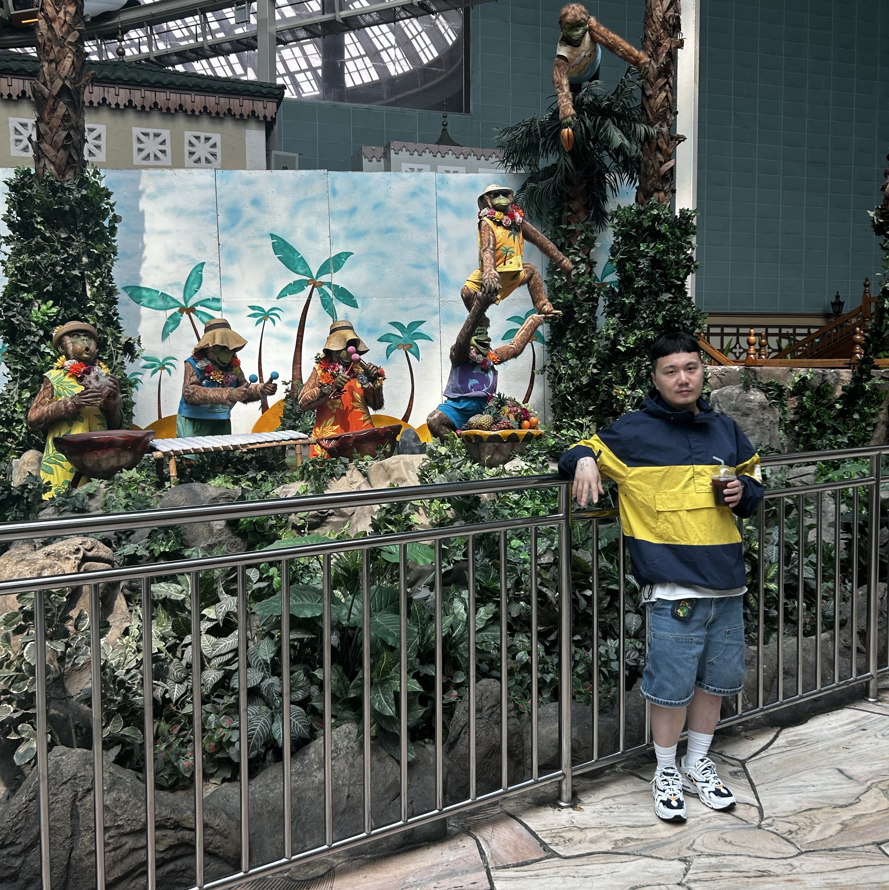 Palace x Gap Windbreaker Blue Yellow - 24SS, Nike Air Max 96 II Midnight Navy 착용 스타일 - 3