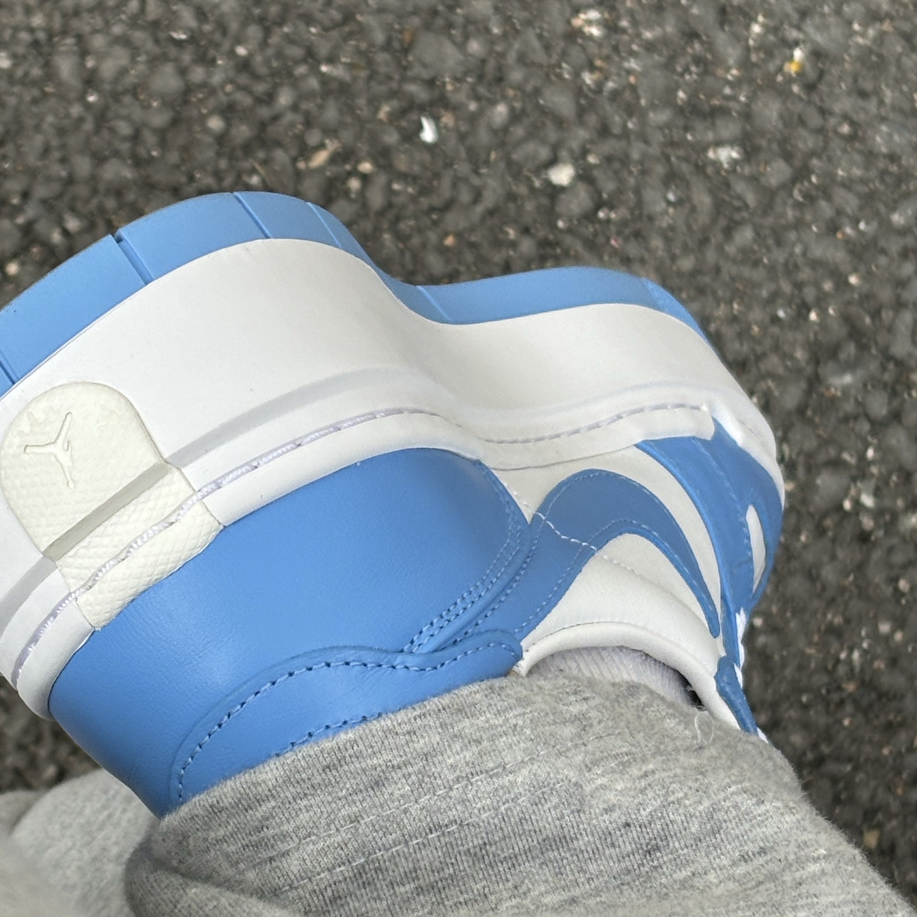 (W) Jordan 1 Elevate Low SE University Blue 착용 스타일 - 2