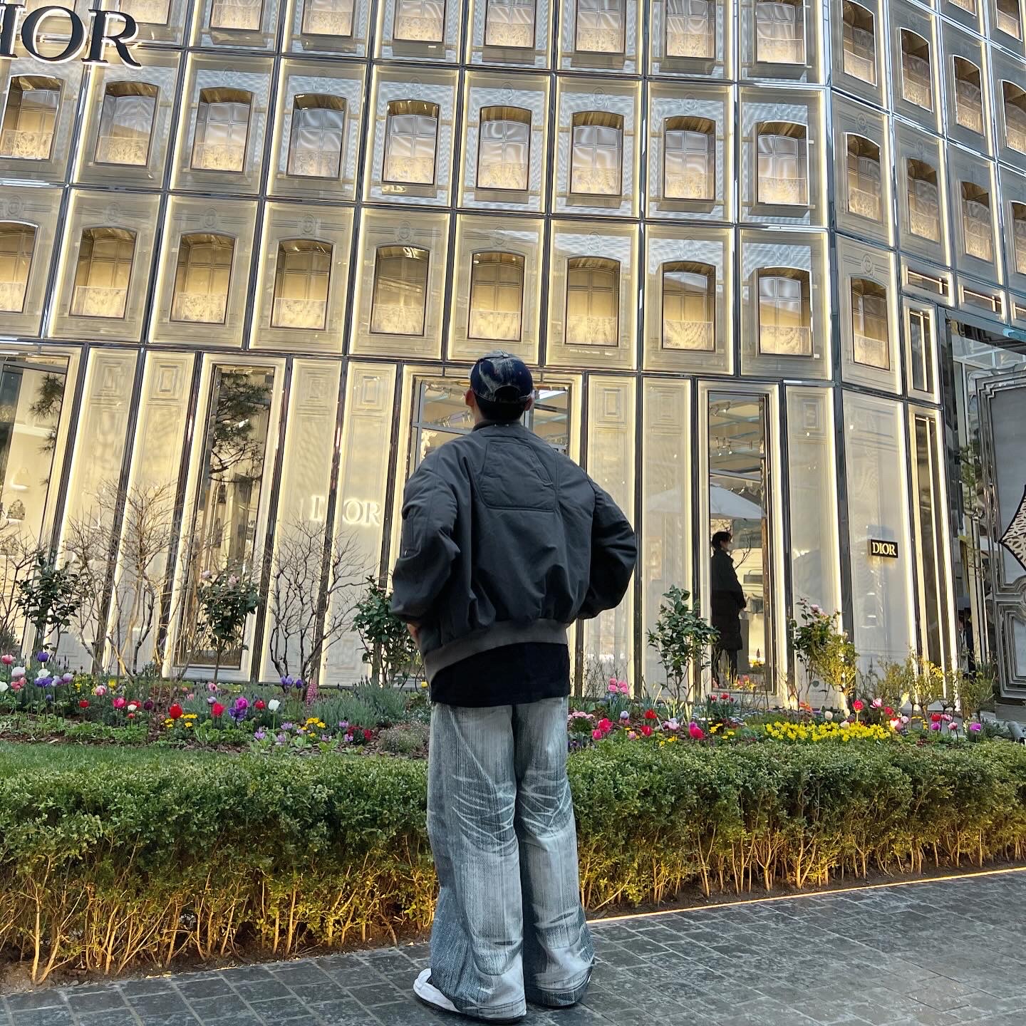 Maison Mihara Yasuhiro Blakey OG Sole Canvas Low-top Sneakers Black White, Undermycar Ababell Multi Flap Oversized Bomber Balsam Green - 22SS 착용 스타일 - 1