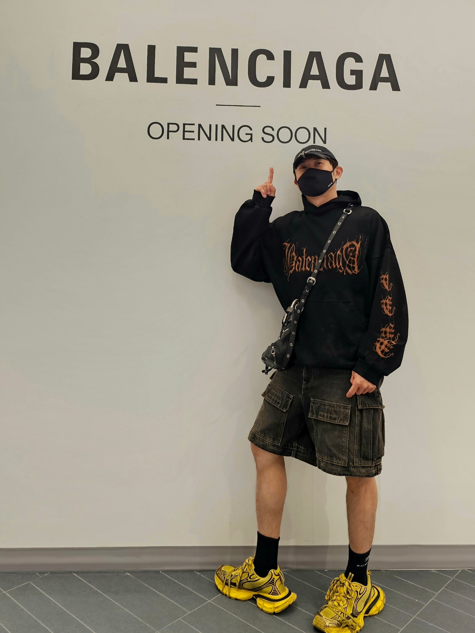 Balenciaga Heavy Metal Logo Hoodie Black Faded, Balenciaga 3XL Sneakers Yellow Black 착용 스타일 - 2