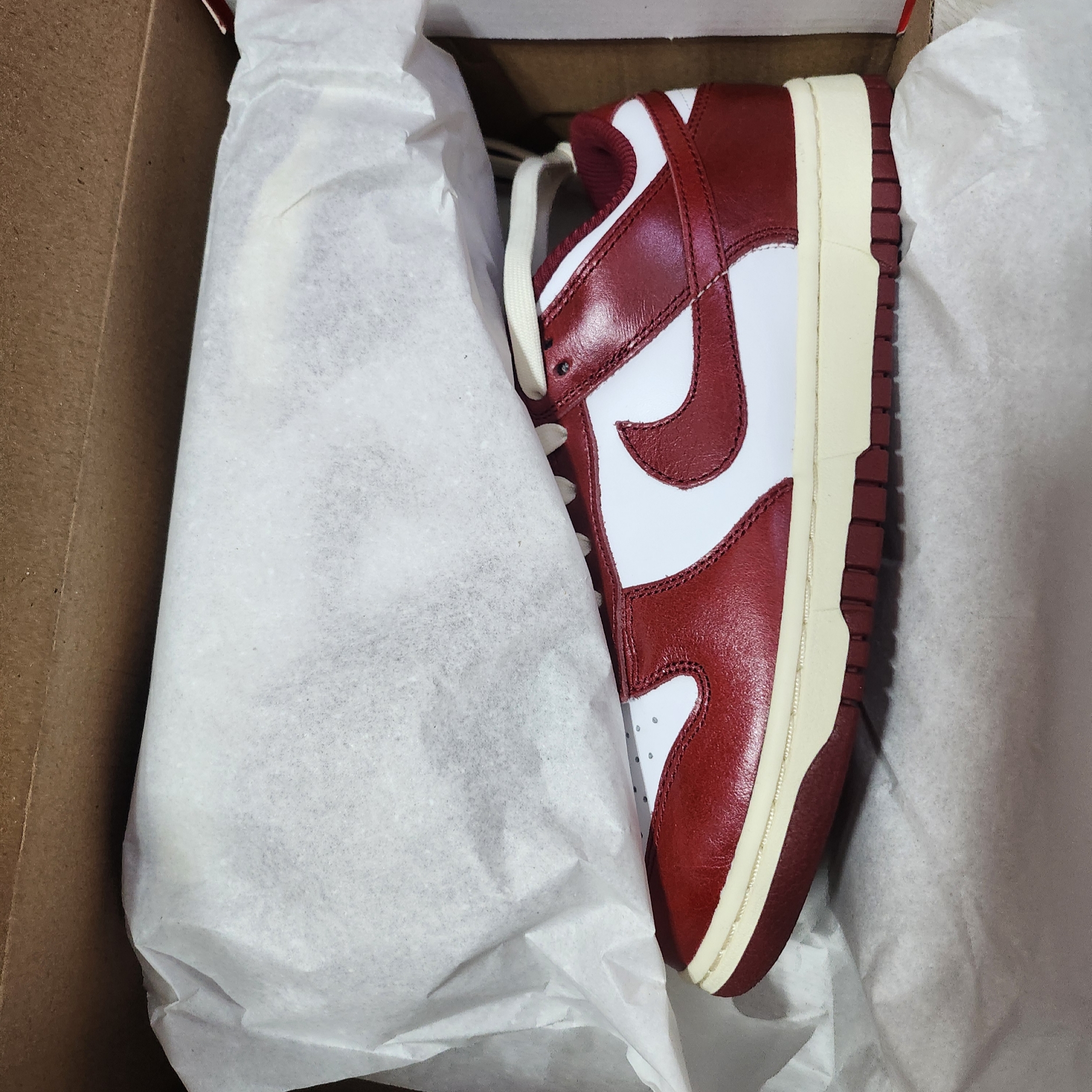 (W) Nike Dunk Low Retro PRM Team Red and White 착용 스타일