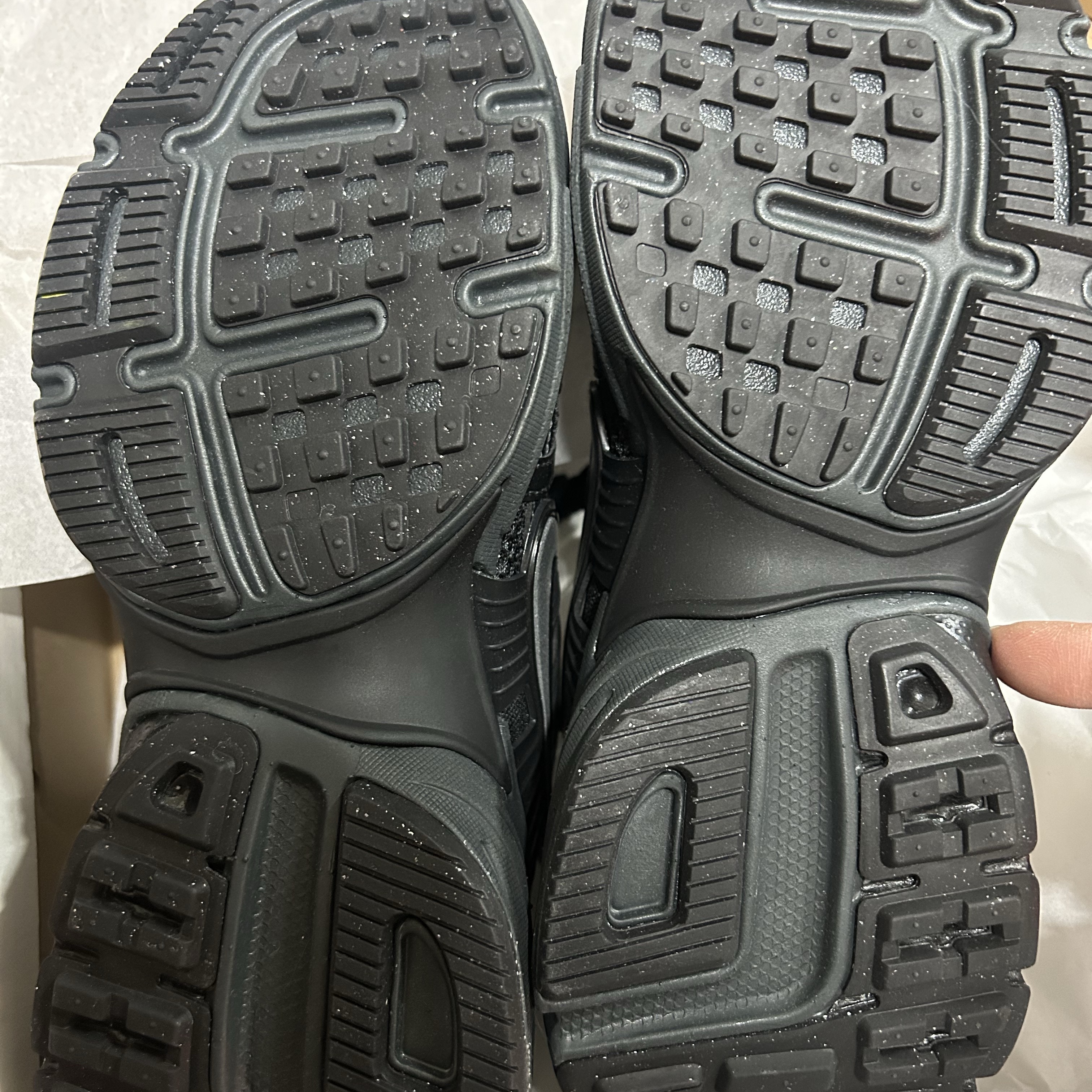 Nike V2K Run Black Anthracite 착용 스타일 - 3