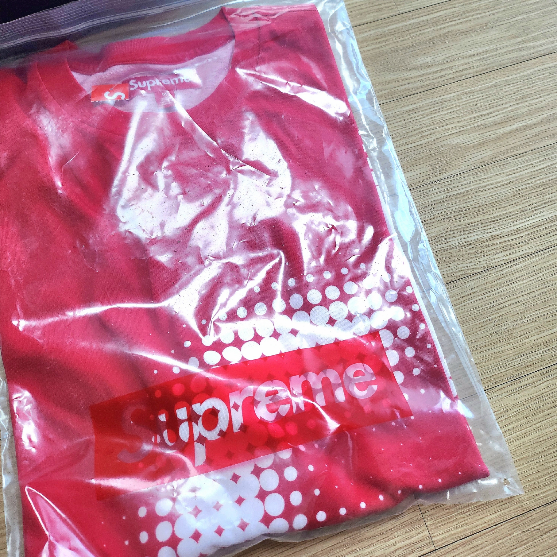Supreme Halftone S/S Top Red - 24SS 착용 스타일