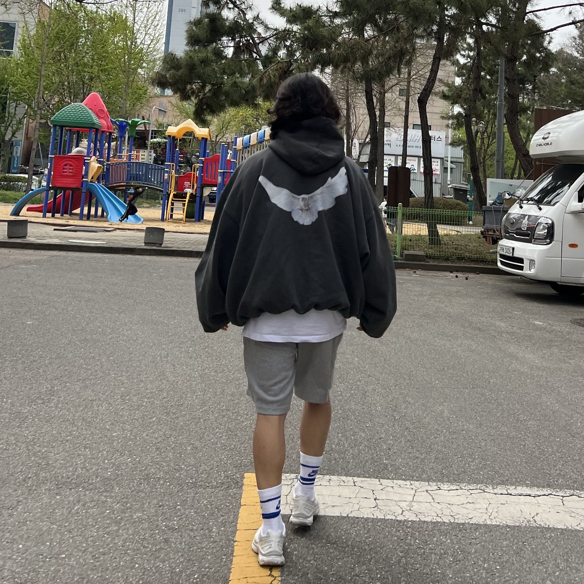 Yeezy Gap Engineered By Balenciaga Dove Hoodie Black, Salomon XT-6 ADV White 착용 스타일 - 2