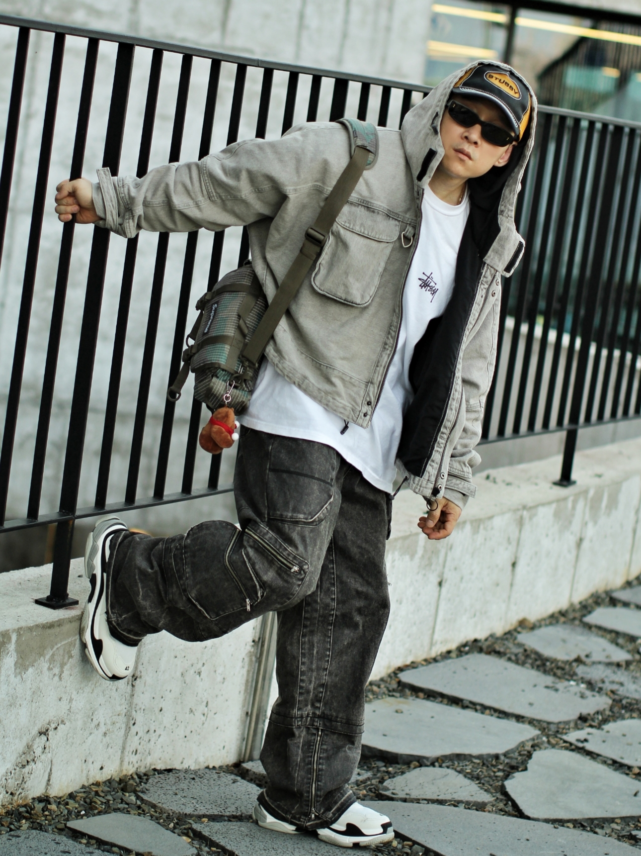 Zara Hoodie Combi Denim Jumper Black, Stussy Low Pro Trucker Cut-Out Leather Snapback Brown 착용 스타일 - 4