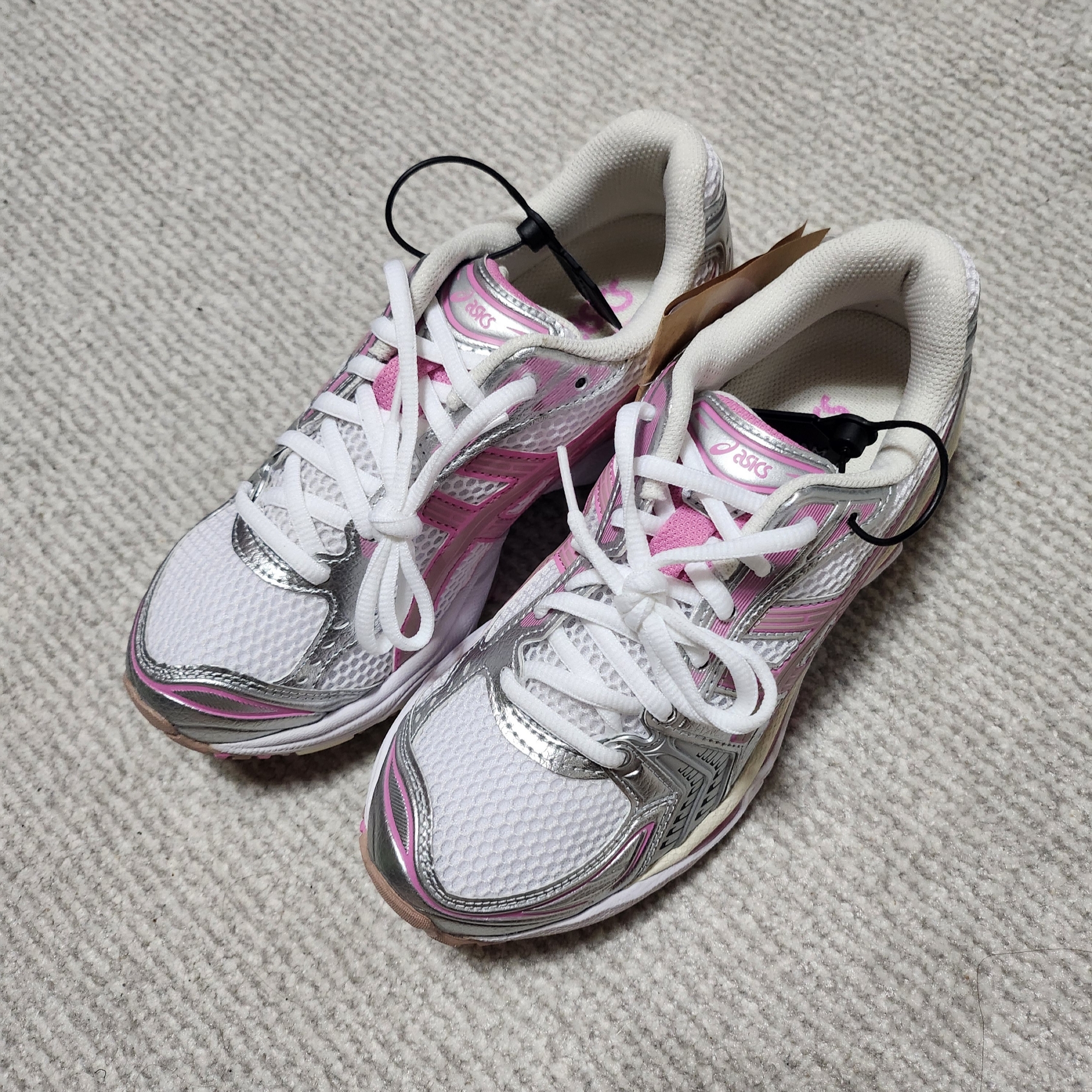 Asics Unlimited Gel-Kayano 14 White Fawn 착용 스타일 - 1