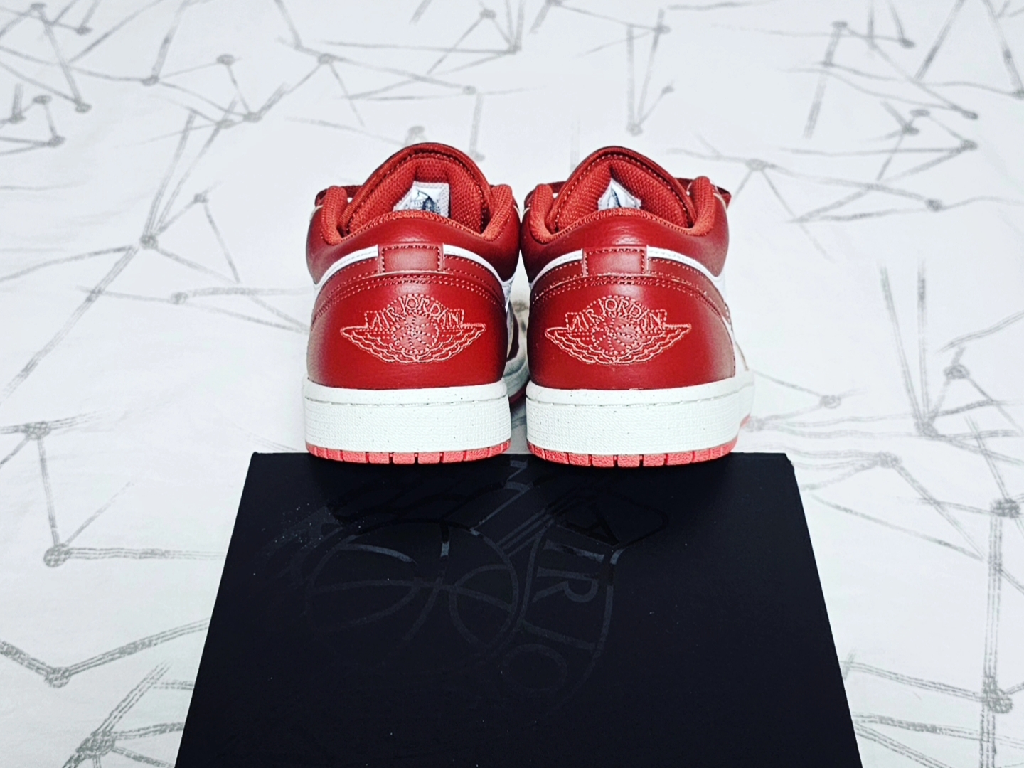 Jordan 1 Low SE Dune Red White 착용 스타일 - 5