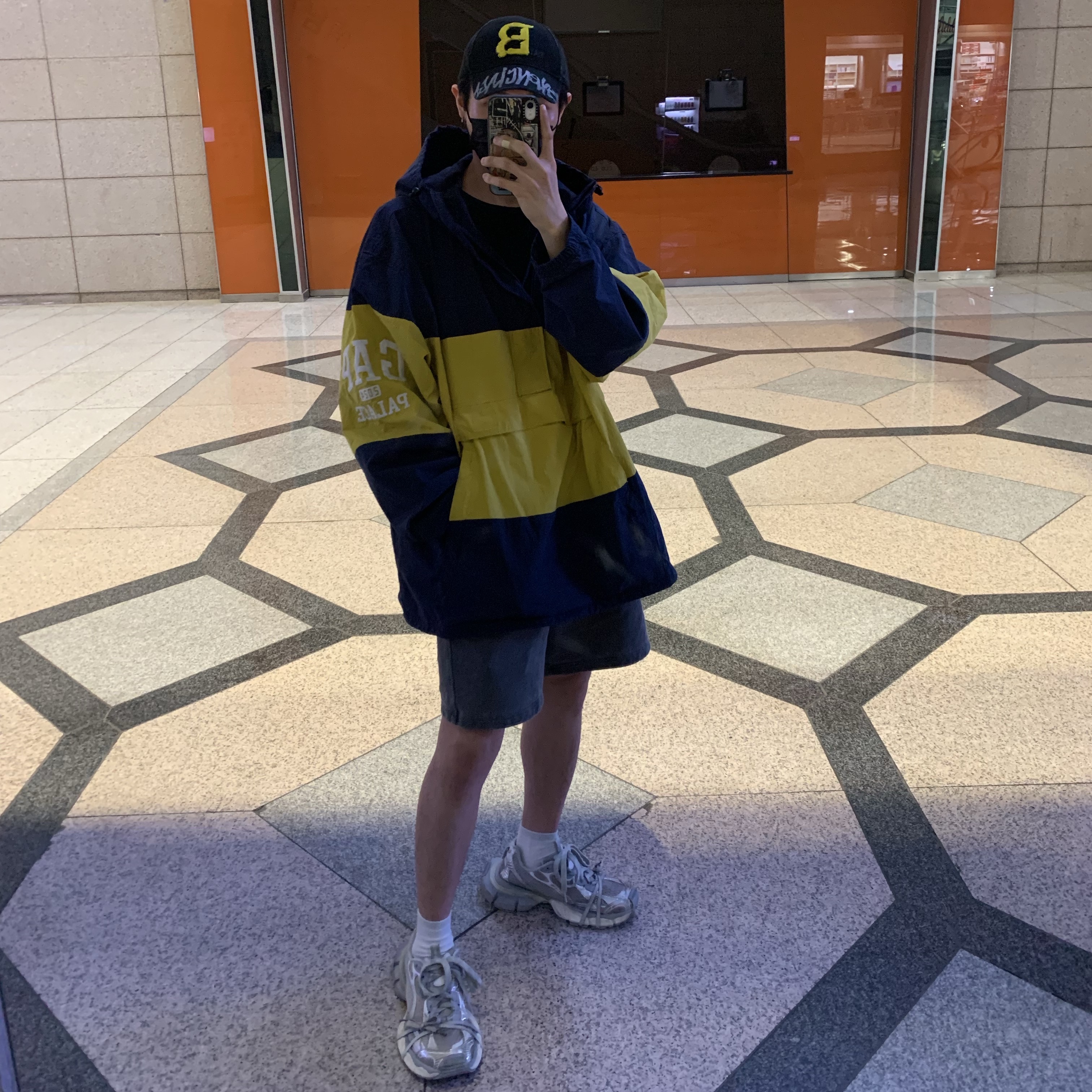 Palace x Gap Windbreaker Blue Yellow - 24SS 착용 스타일 - 2