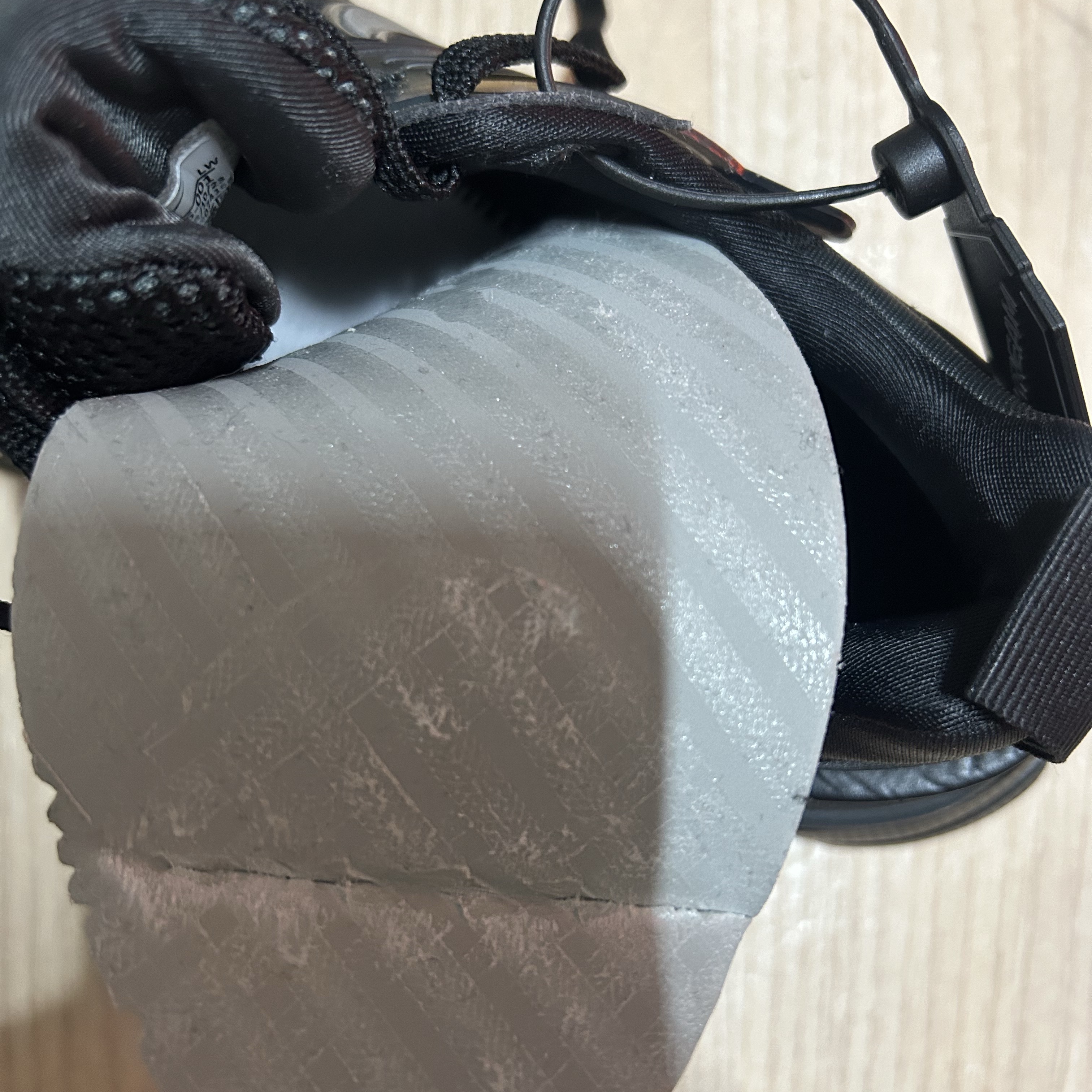 Nike V2K Run Black Anthracite 착용 스타일 - 2