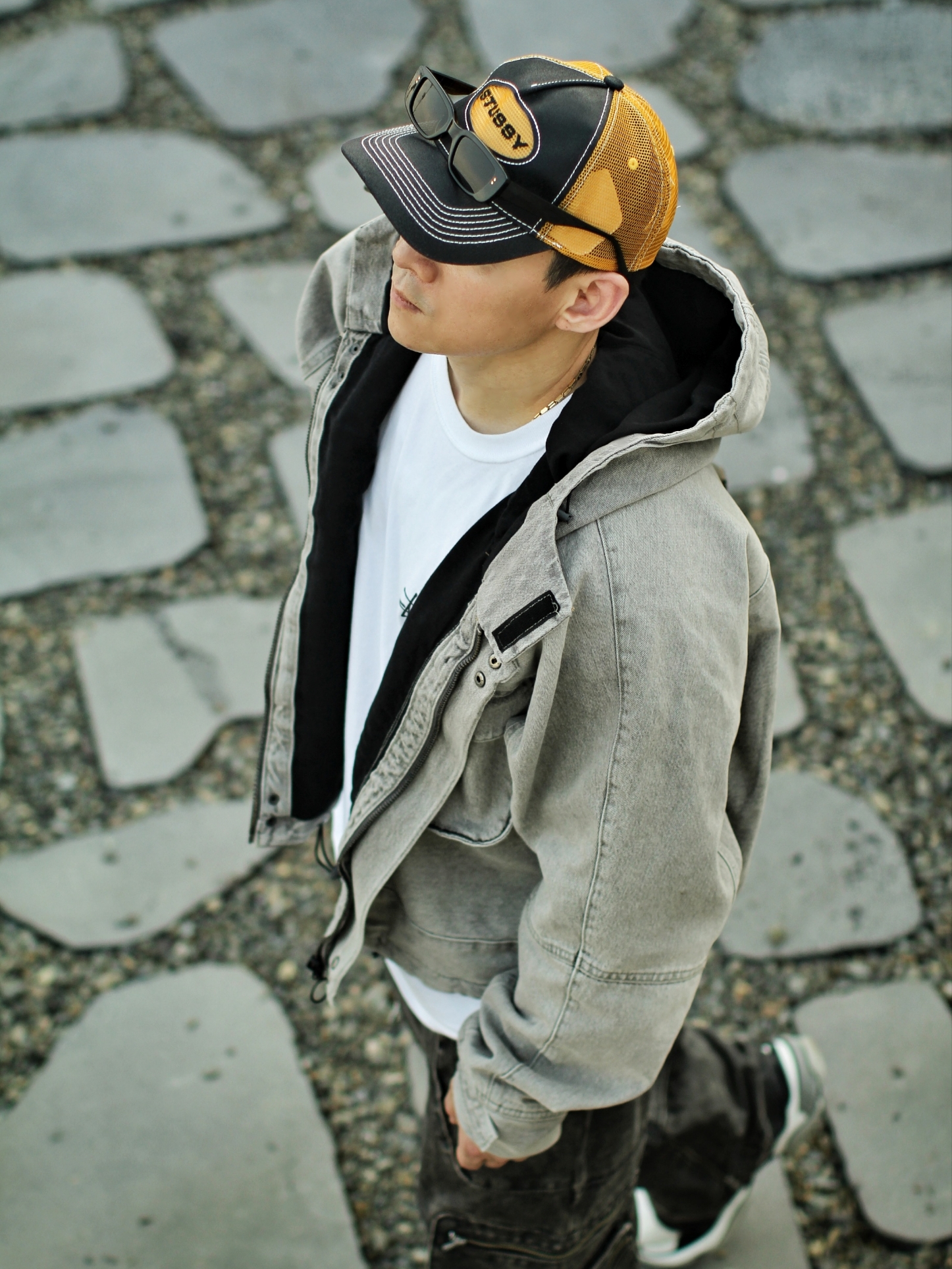 Zara Hoodie Combi Denim Jumper Black, Stussy Low Pro Trucker Cut-Out Leather Snapback Brown 착용 스타일 - 3