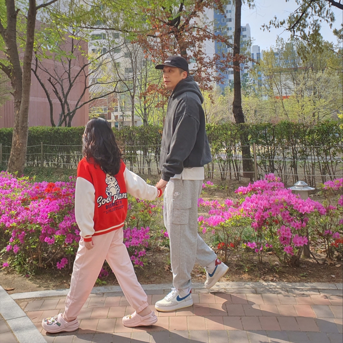 Nike x Undefeated Air Force 1 Low SP 5 On It, IAB Studio Pigment Hoodie Black 착용 스타일 - 6