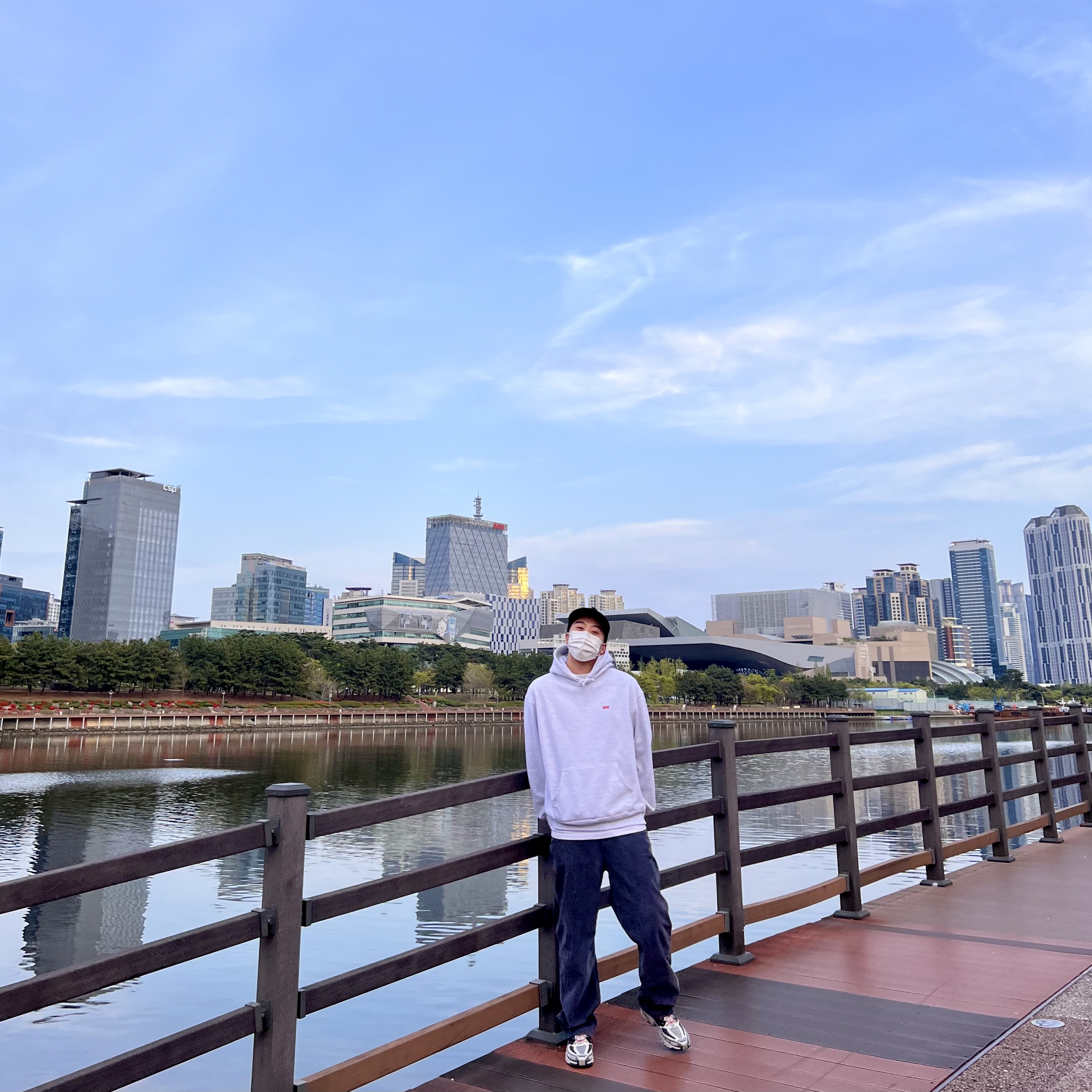 Supreme Small Box Hooded Sweatshirt Ash Grey - 24SS, Salomon ACS Pro Beluga Vintage Khaki 착용 스타일