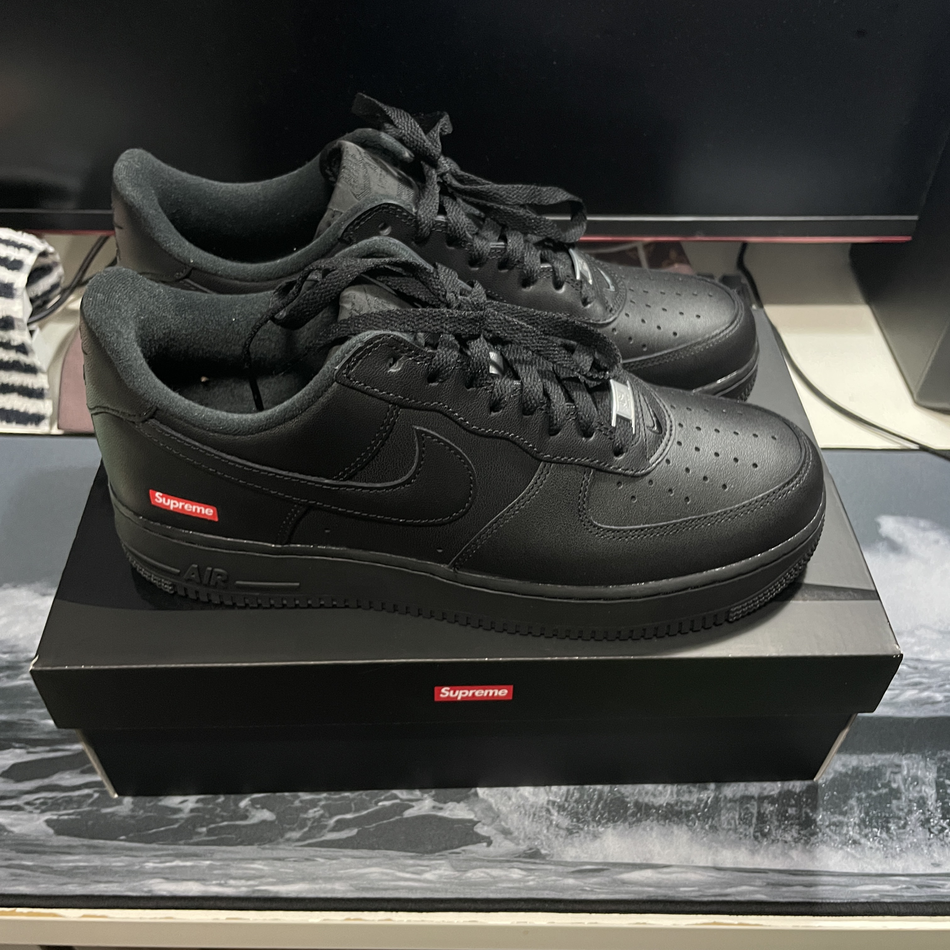 Nike x Supreme Air Force 1 Low Black 착용 스타일