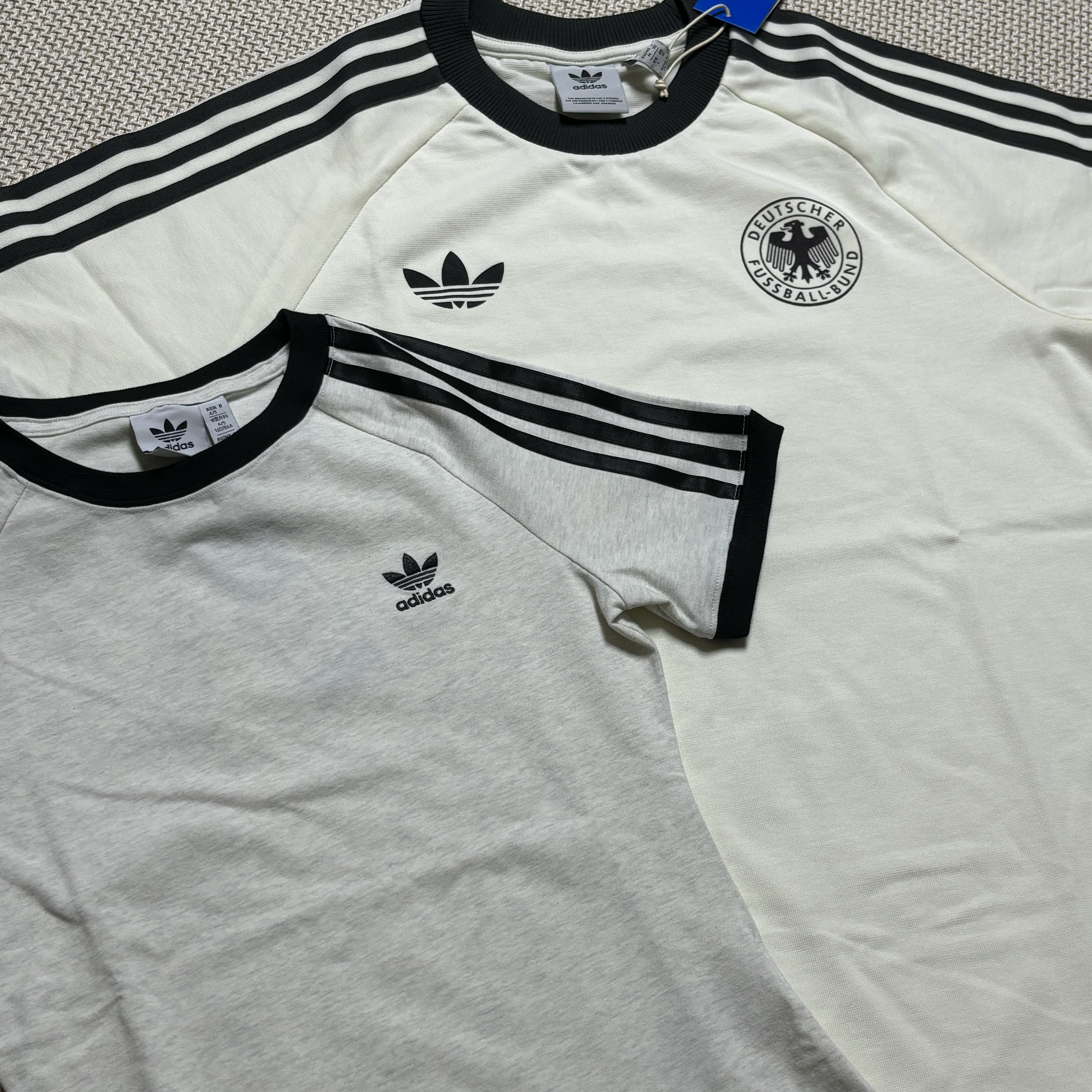 Adidas German Adicolor Classic 3-Stripes T-Shirt Off White - KR Sizing, (W) Adidas 3-Stripes Slim Raglan T-Shirt White Melange - KR Sizing 착용 스타일 - 5