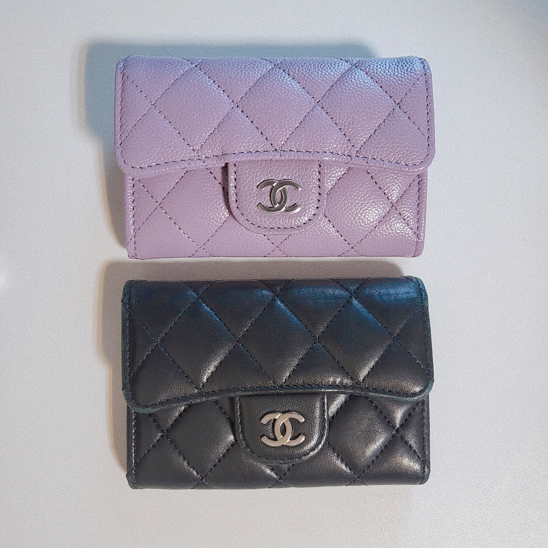 Chanel Classic Card Holder Lambskin & Black Black 착용 스타일