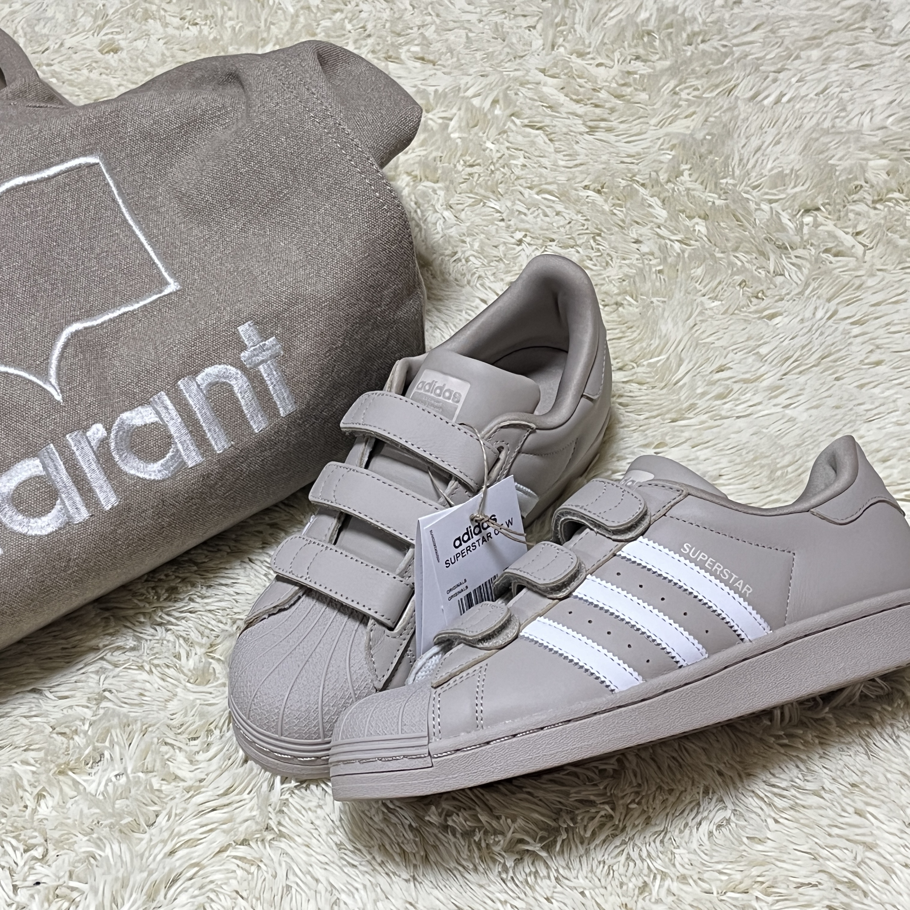 (W) Adidas Superstar CF Wonder Beige Cloud White, Isabel Marant Small Yenky Logo Tote Bag Beige 착용 스타일