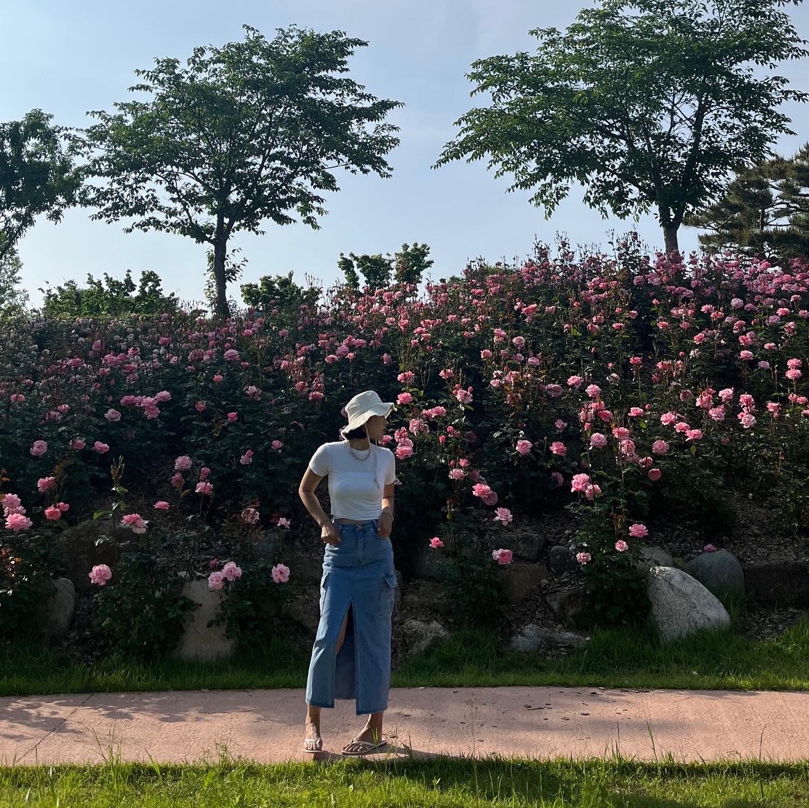 Jacquemus Le Bob Artichaut Bucket Hat Off White 착용 스타일
