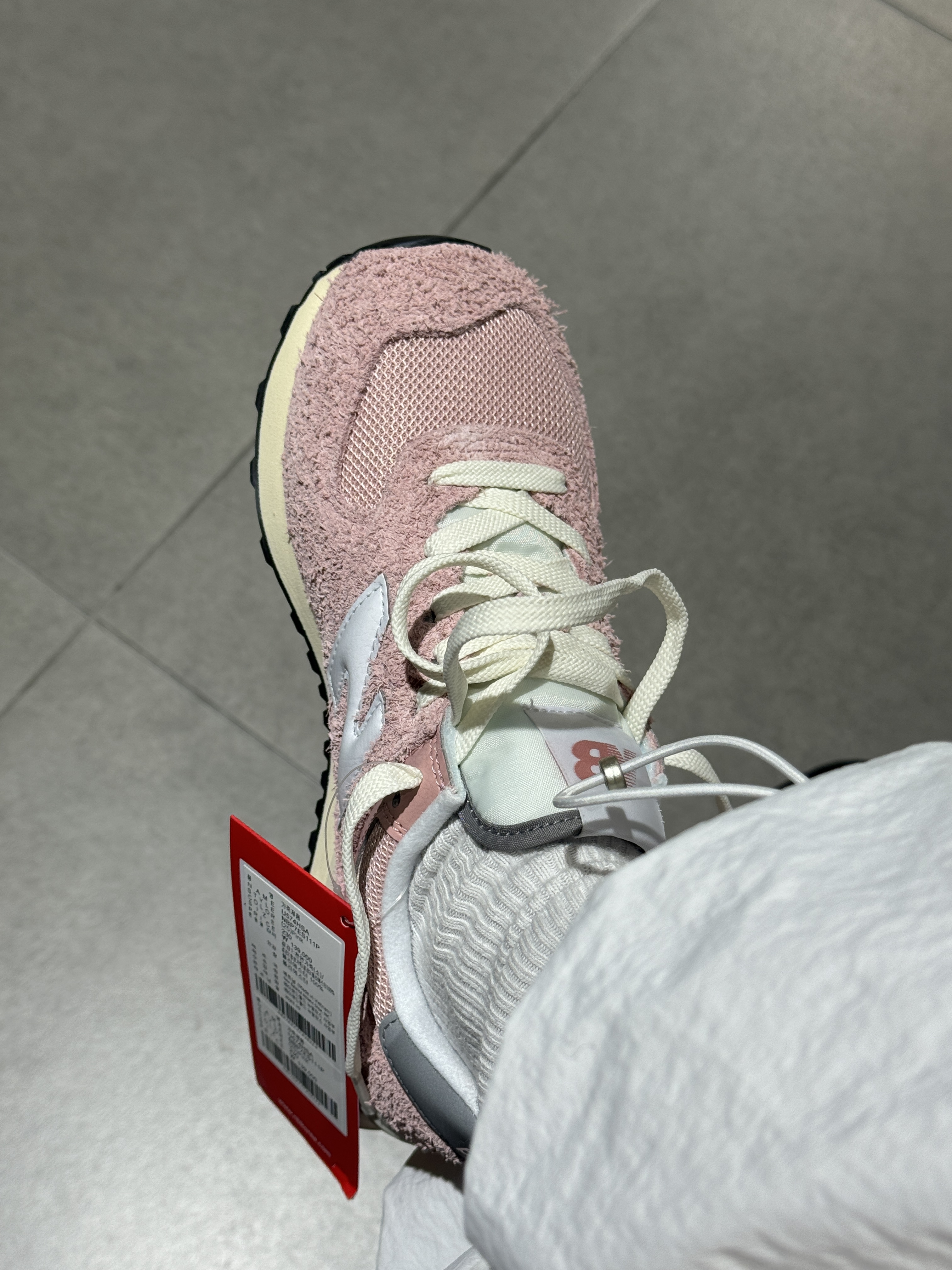 New Balance 574 Heritage Mellow Pink 착용 스타일