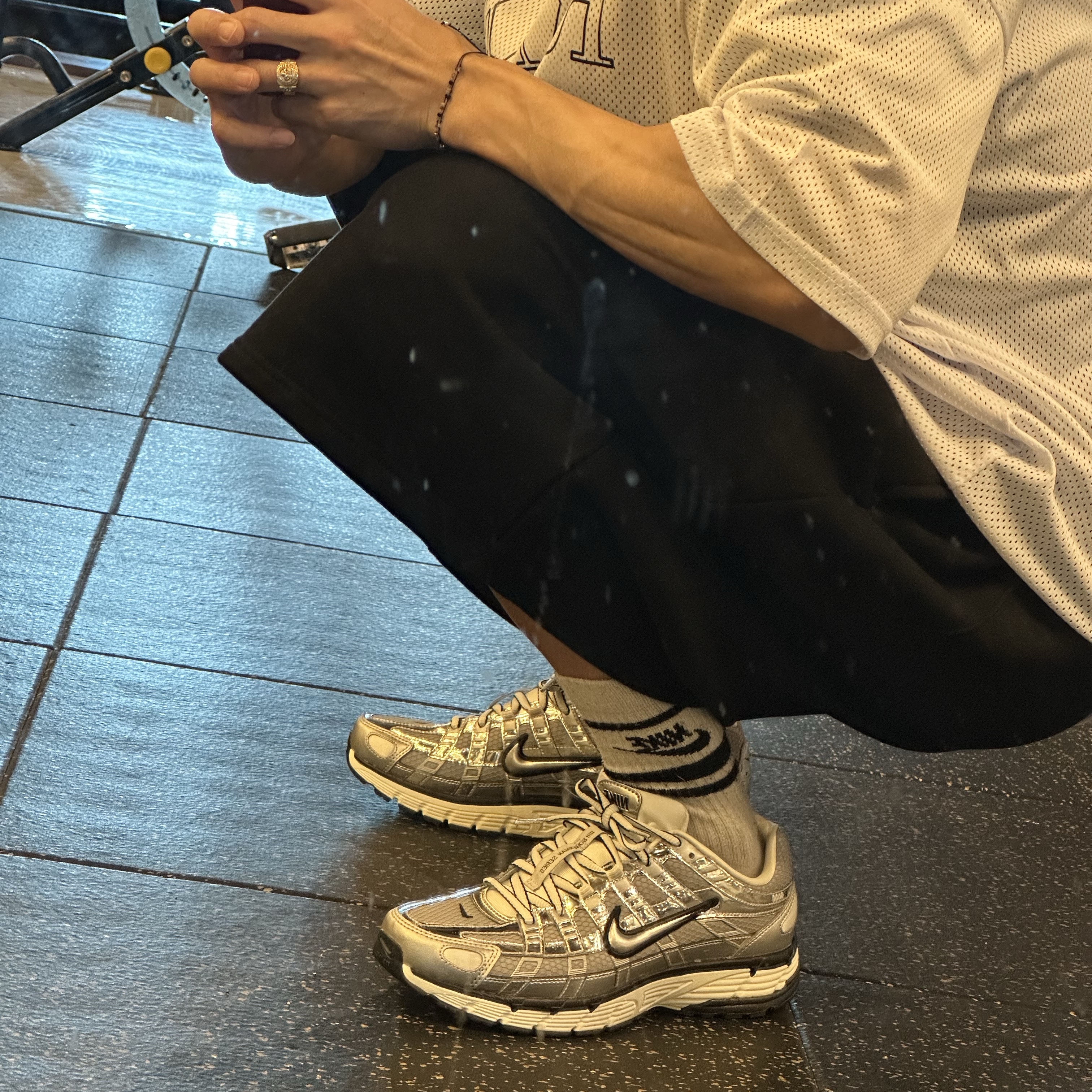 Nike P-6000 Metallic Silver 착용 스타일 - 2