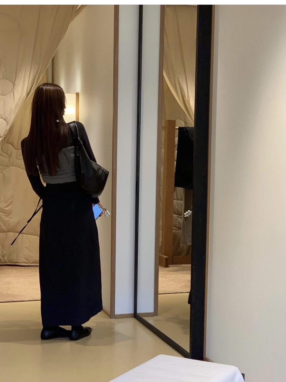 Lemaire Fortune Croissant Bag Soft Nappa Leather Dark Chocolate, Lemaire Fortune Croissant Bag Soft Nappa Leather Black 착용 스타일